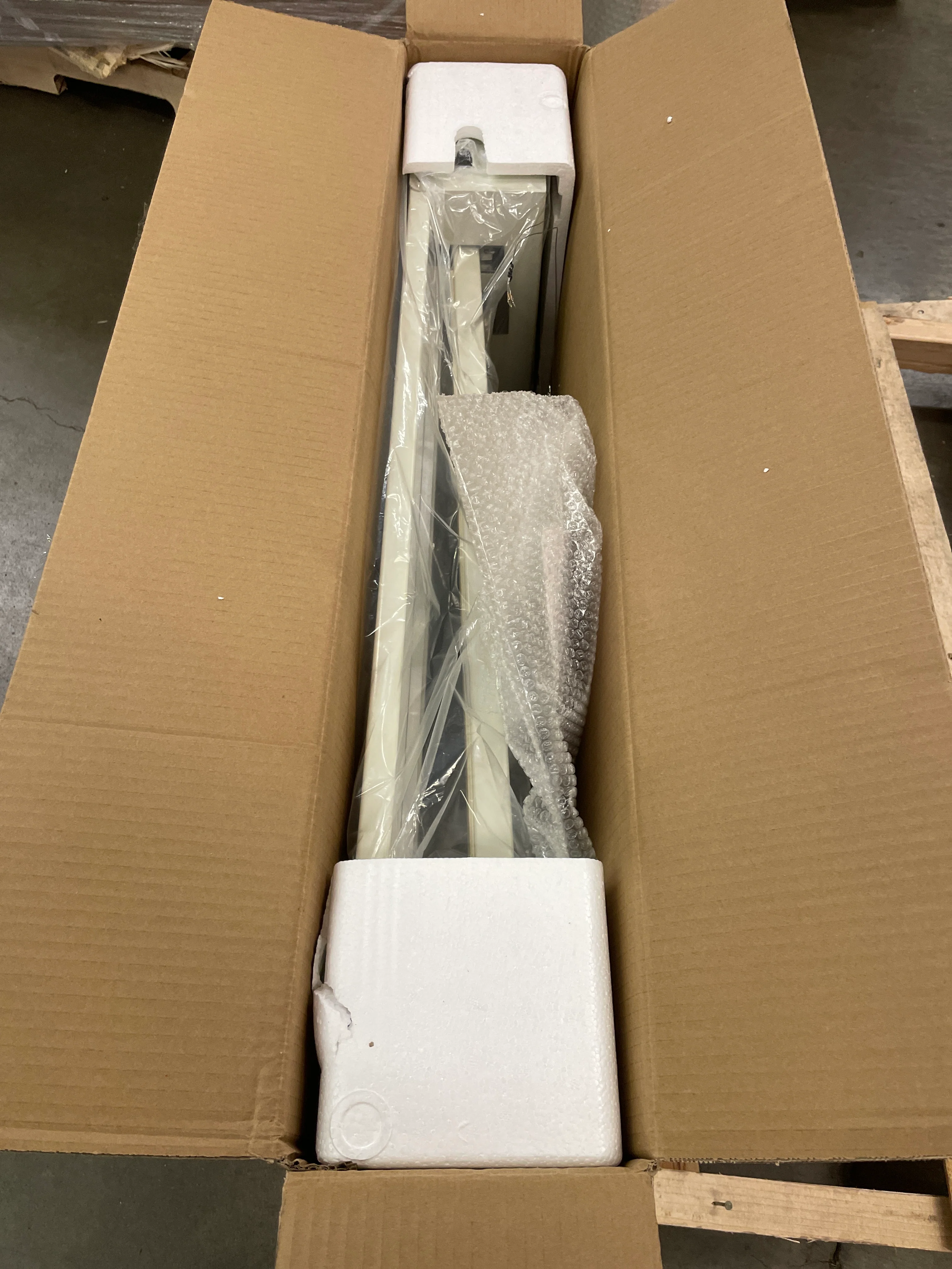 NEW - BestEquip 24" I-Bar Shrink Wrap Machine, 800W Shrink Wrap Sealer with Heat Gun, Shrink Film Shrink Wrap Sealer Compatible with PVC POF Film - Retail $279 - Image 5