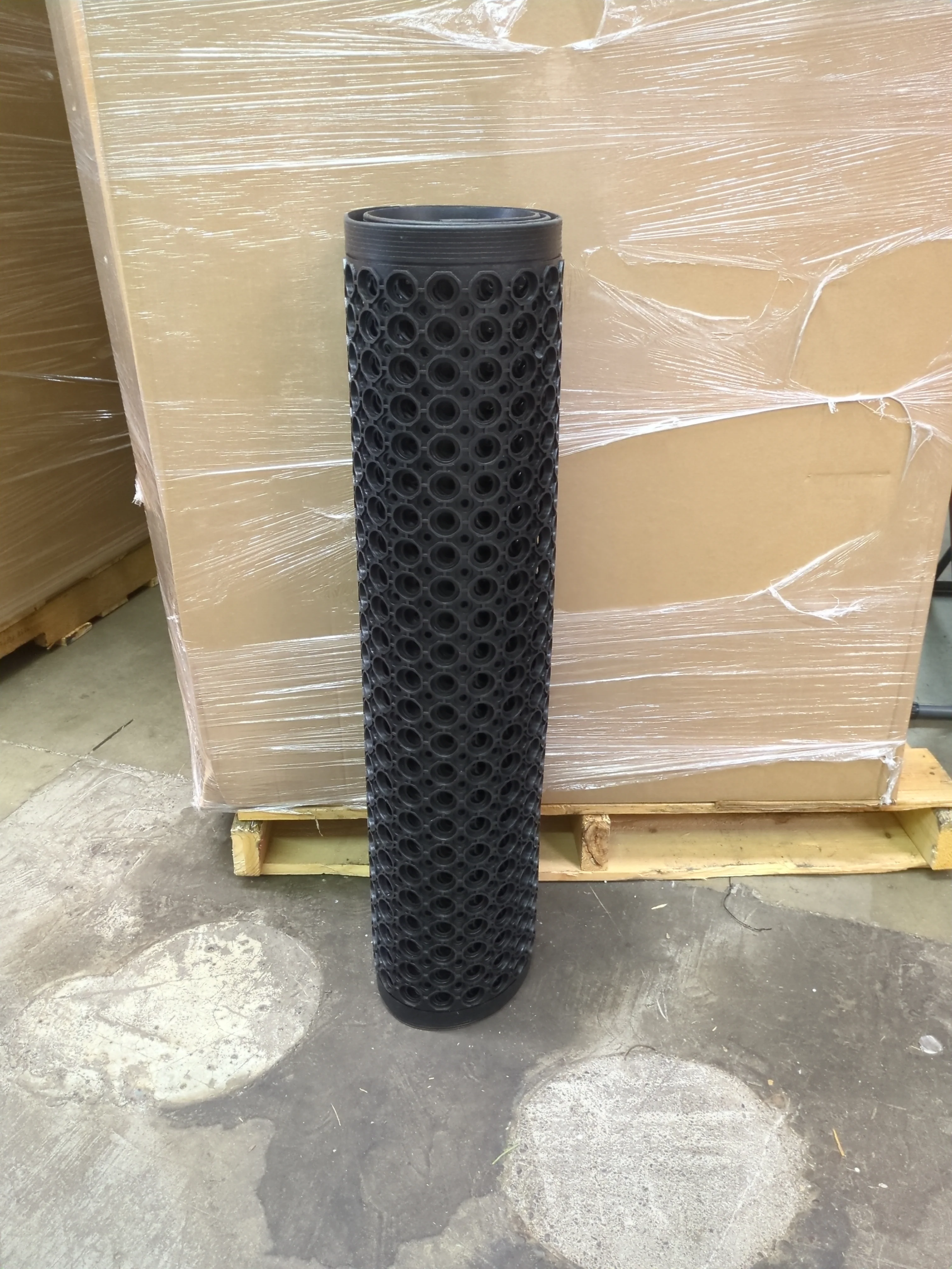 NEW - UNIMAT-Anti-Fatigue Outdoor Rubber Drainage with Non-Slip Backing Heavy Duty Mat for Restaurant Industrial Use-3'x 5' Black Mat-Ideal Bar Accessory - Retail $58 - Image 4