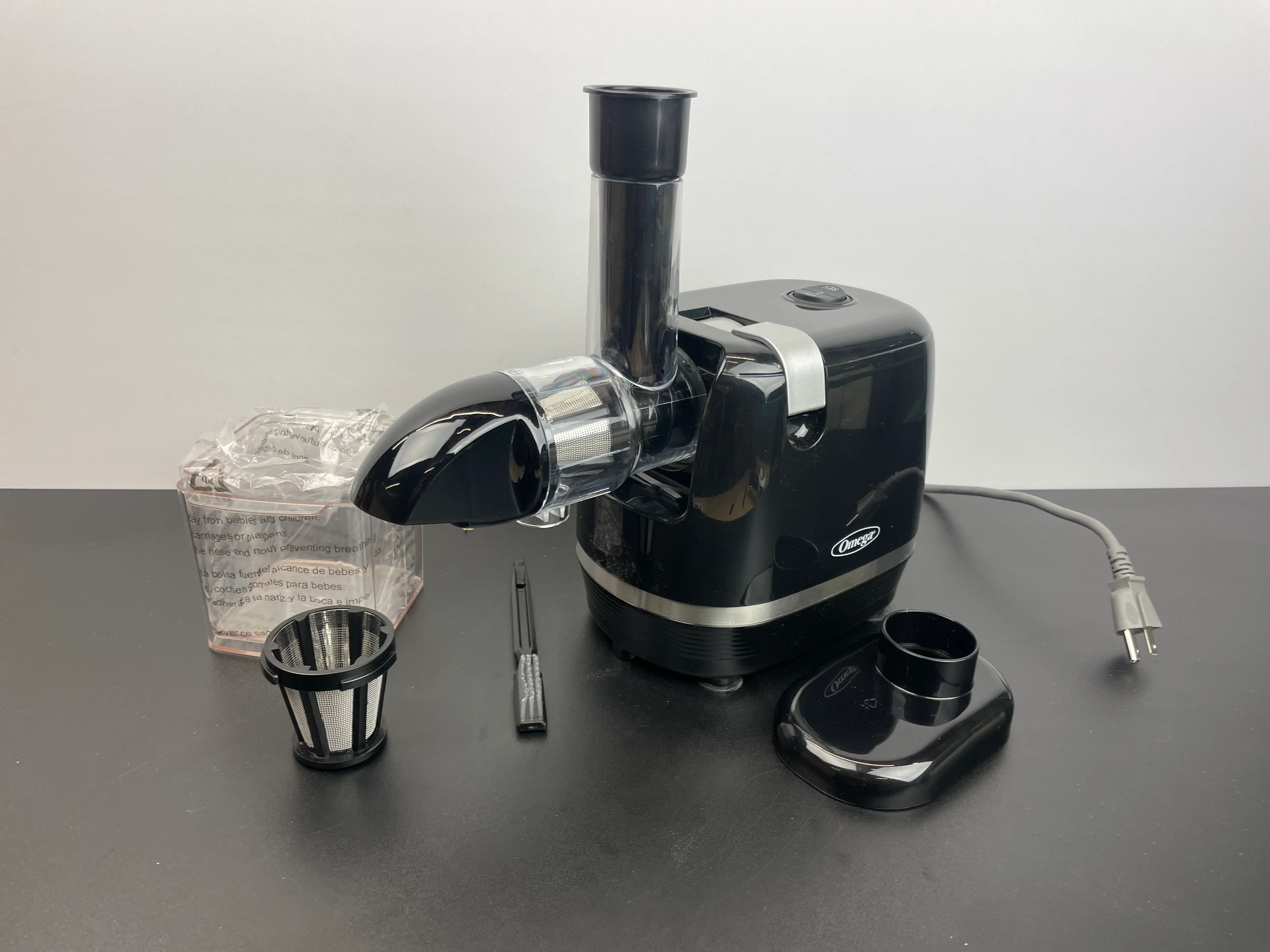 Omega Juicer H3000R Slow Masticating Extractor, 150-Watt, Black - Retail $99 - Image 2