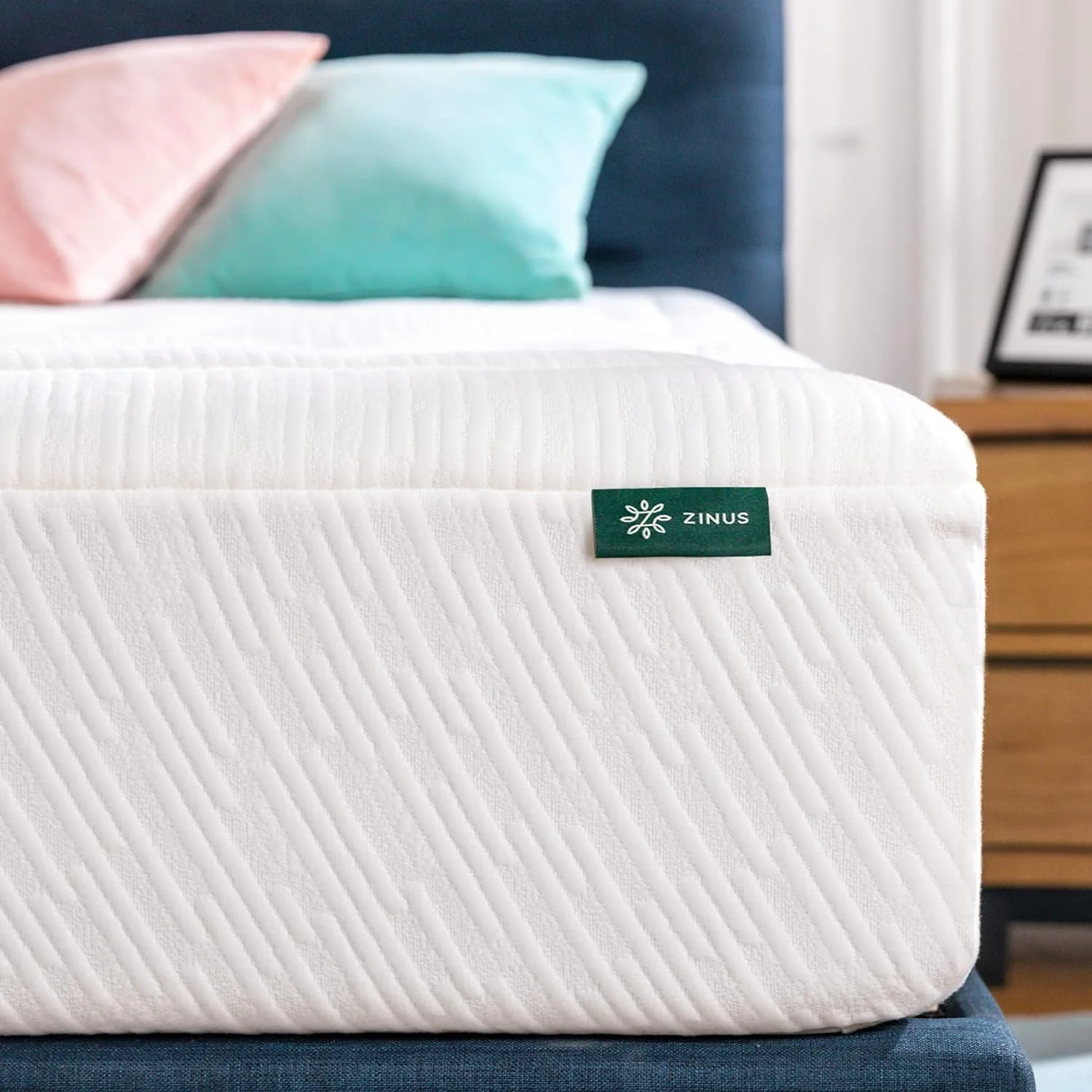 NEW - ZINUS 12 Inch QUEEN Cloud Memory Foam Mattress, Fiberglass Free, Pressure Relieving, Bed-in-a-Box, CertiPUR-US Certified, Queen, White - Retail $399 - Image 4