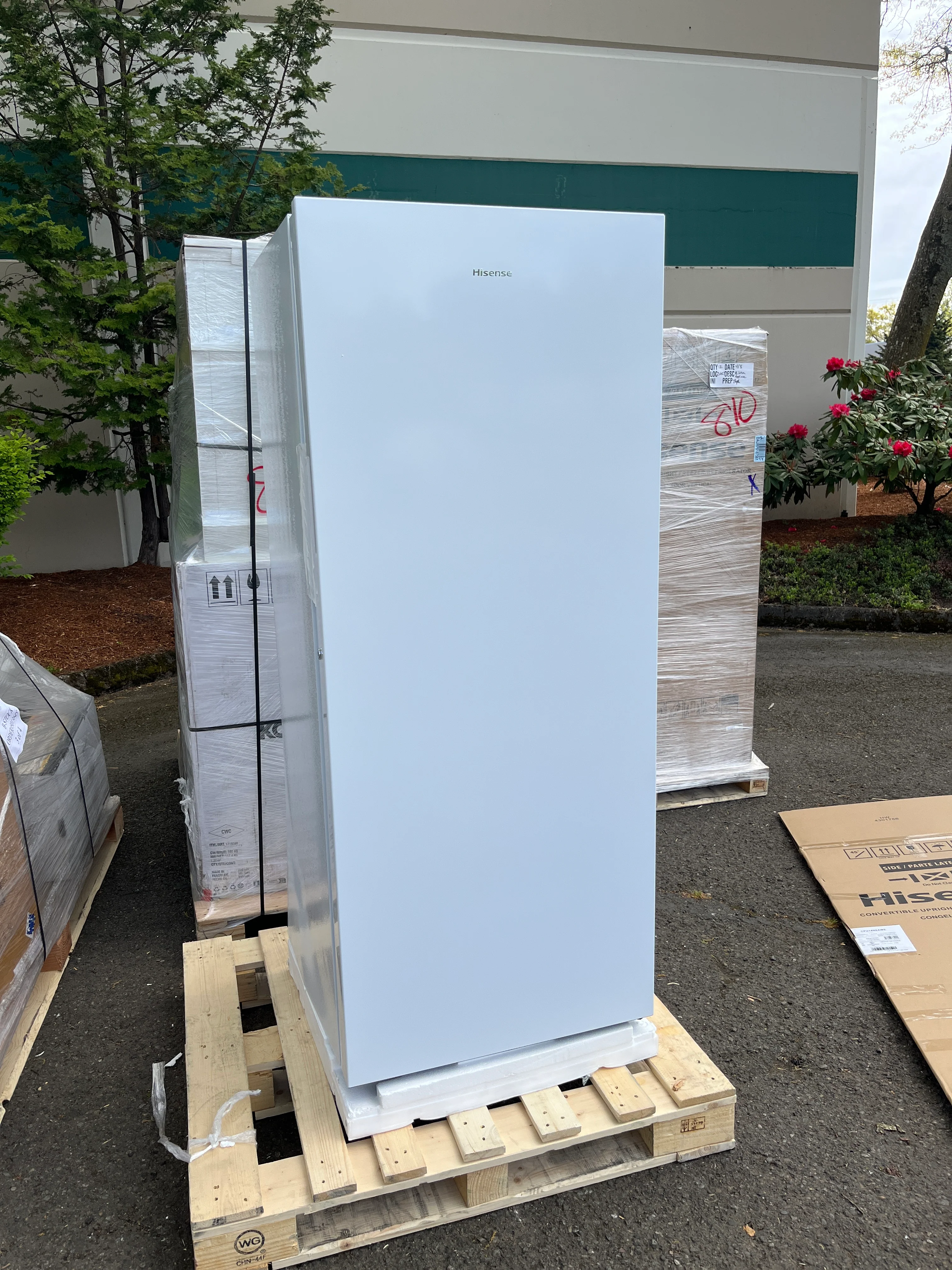 NEW w/ dmg - Hisense 13.6 cu. ft. Garage Ready Upright Freezer - Retail $579
