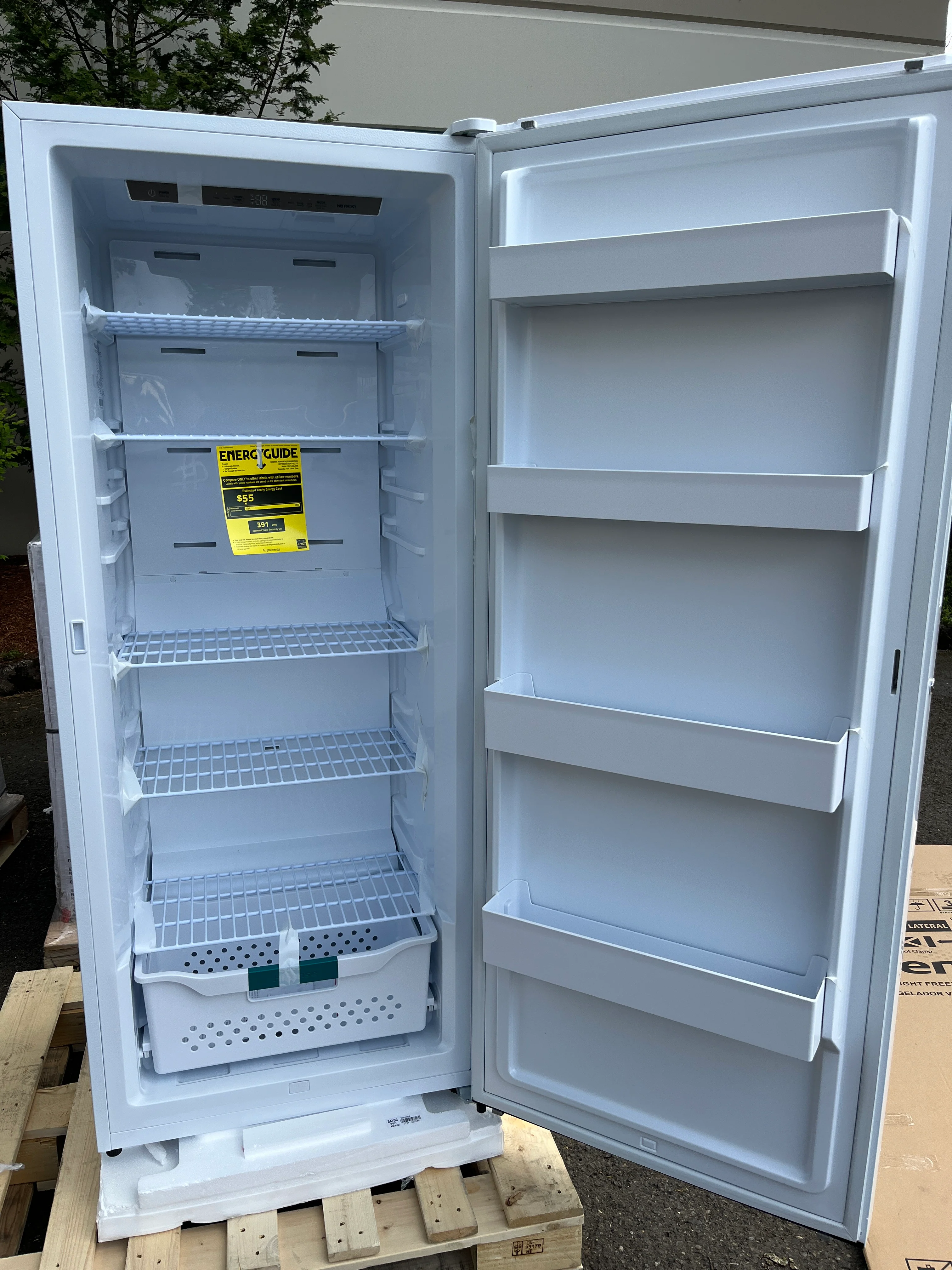 NEW w/ dmg - Hisense 13.6 cu. ft. Garage Ready Upright Freezer - Retail $579 - Image 4