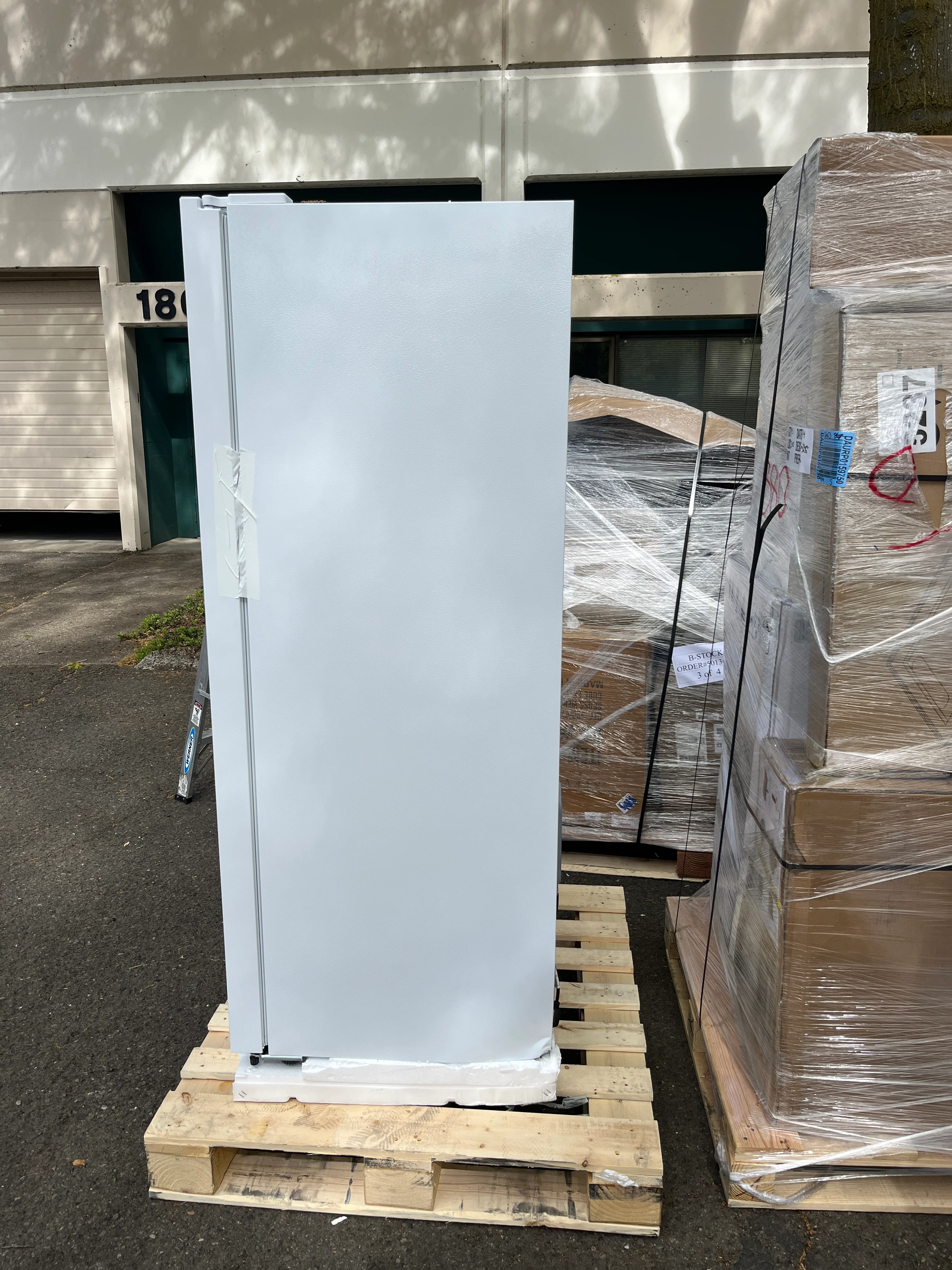 NEW w/ dmg - Hisense 13.6 cu. ft. Garage Ready Upright Freezer - Retail $579 - Image 8