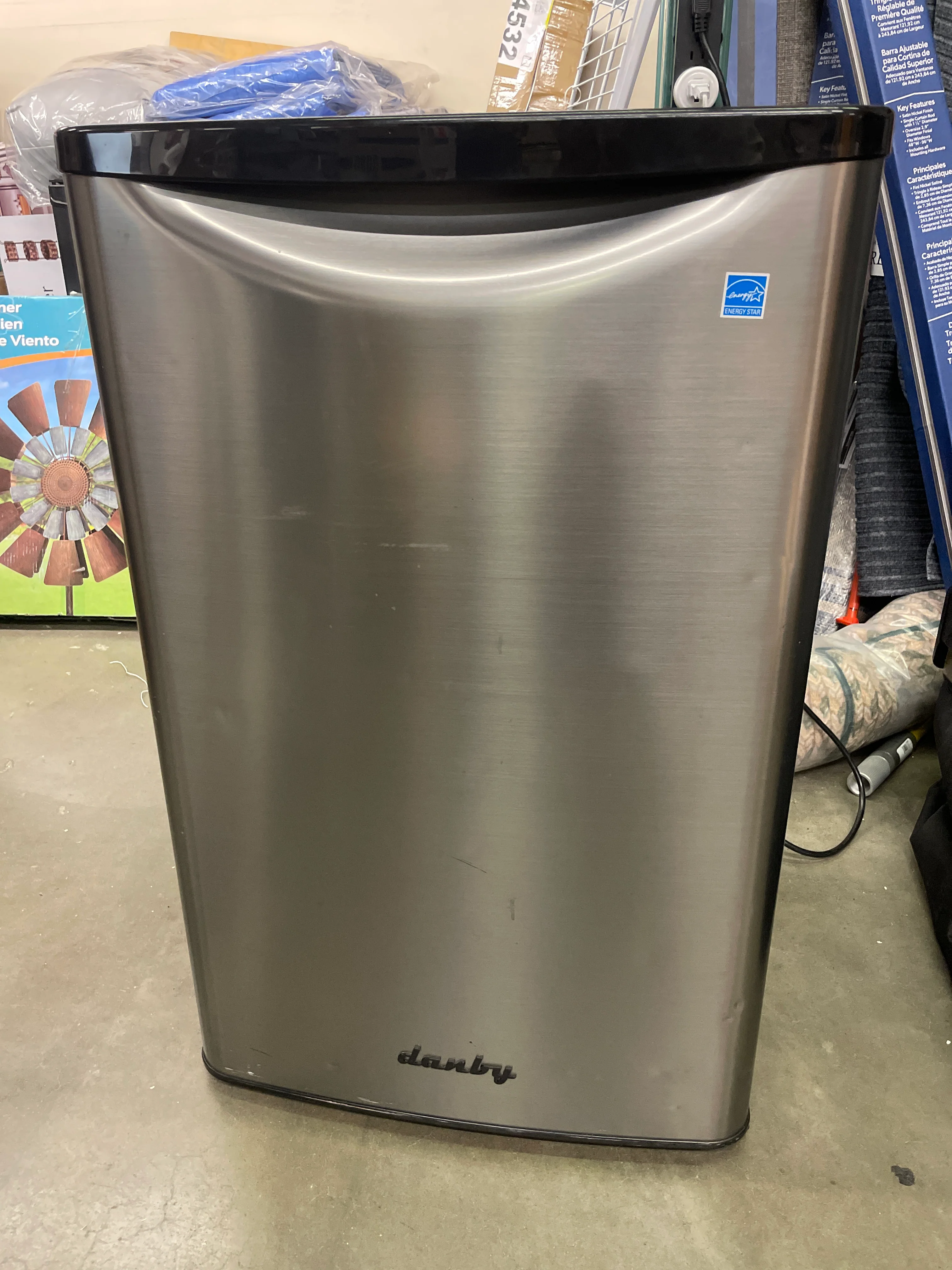 Danby Compact Refrigerator 4.4 CU. FT. - Retail $129