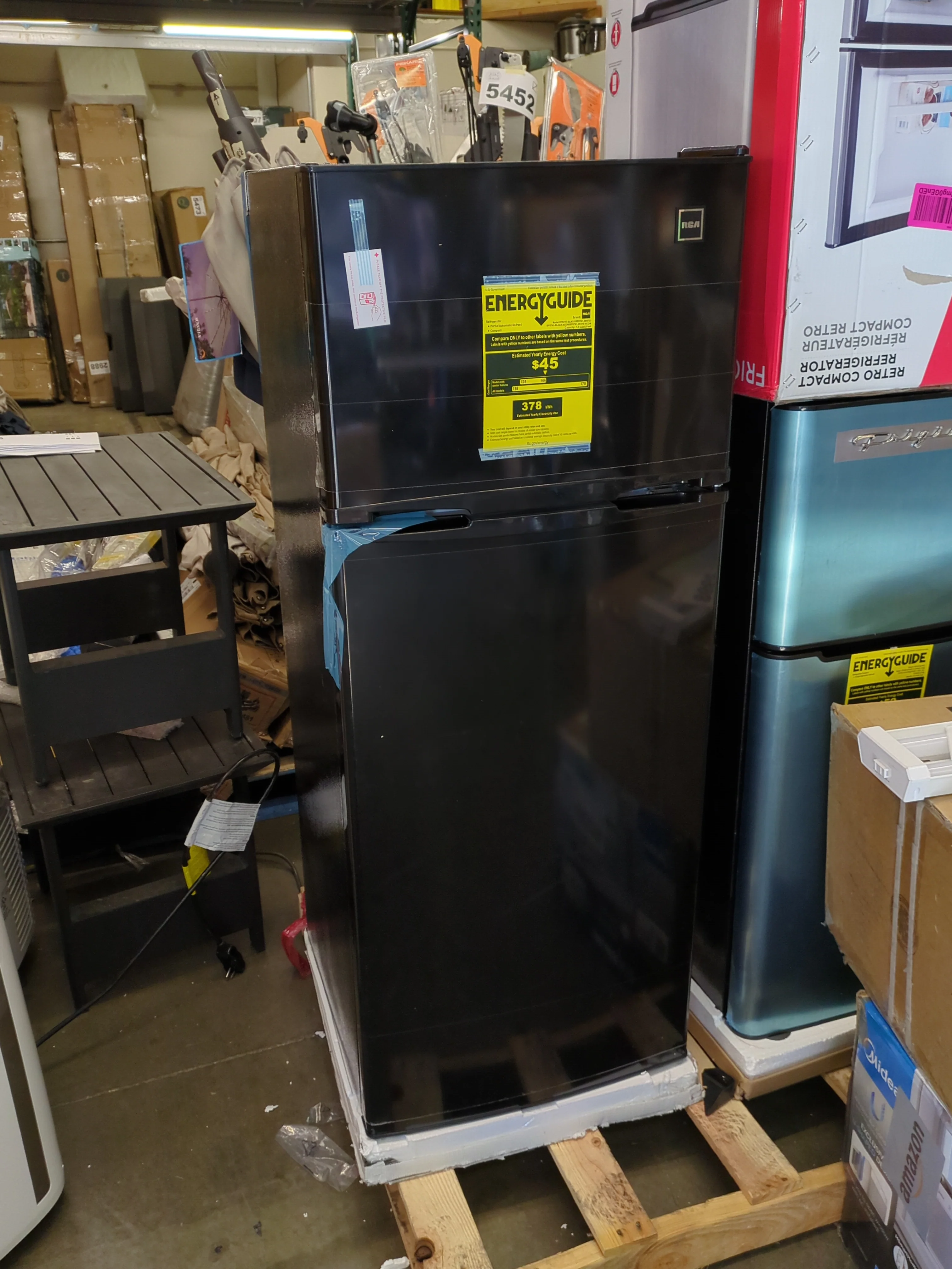 RCA RFR741-BLACK Apartment Size-Top Freezer-2 Door Fridge-Adjustable Thermostat Control-Black-7.5 Cubic Feet - Retail $399 - Image 3