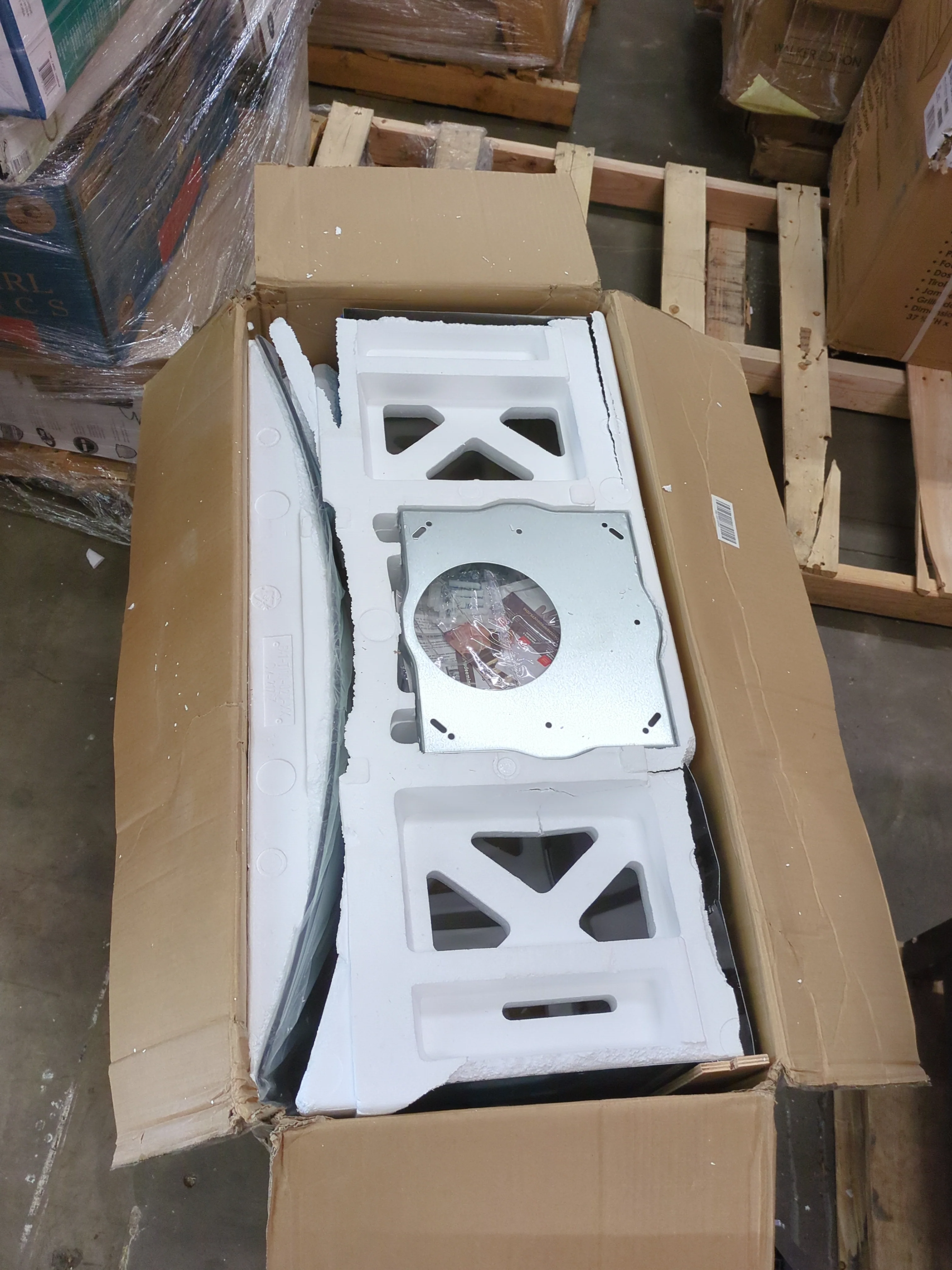 NEW w/ dmg - COSMO 668ICS900 36 in. Island Range Hood with 380 CFM, 3 Speeds, Ducted, Permanent Filters, Soft Touch Controls, LED Lights, Curved Glass Hood in Stainless Steel - Retail $359 - Image 9