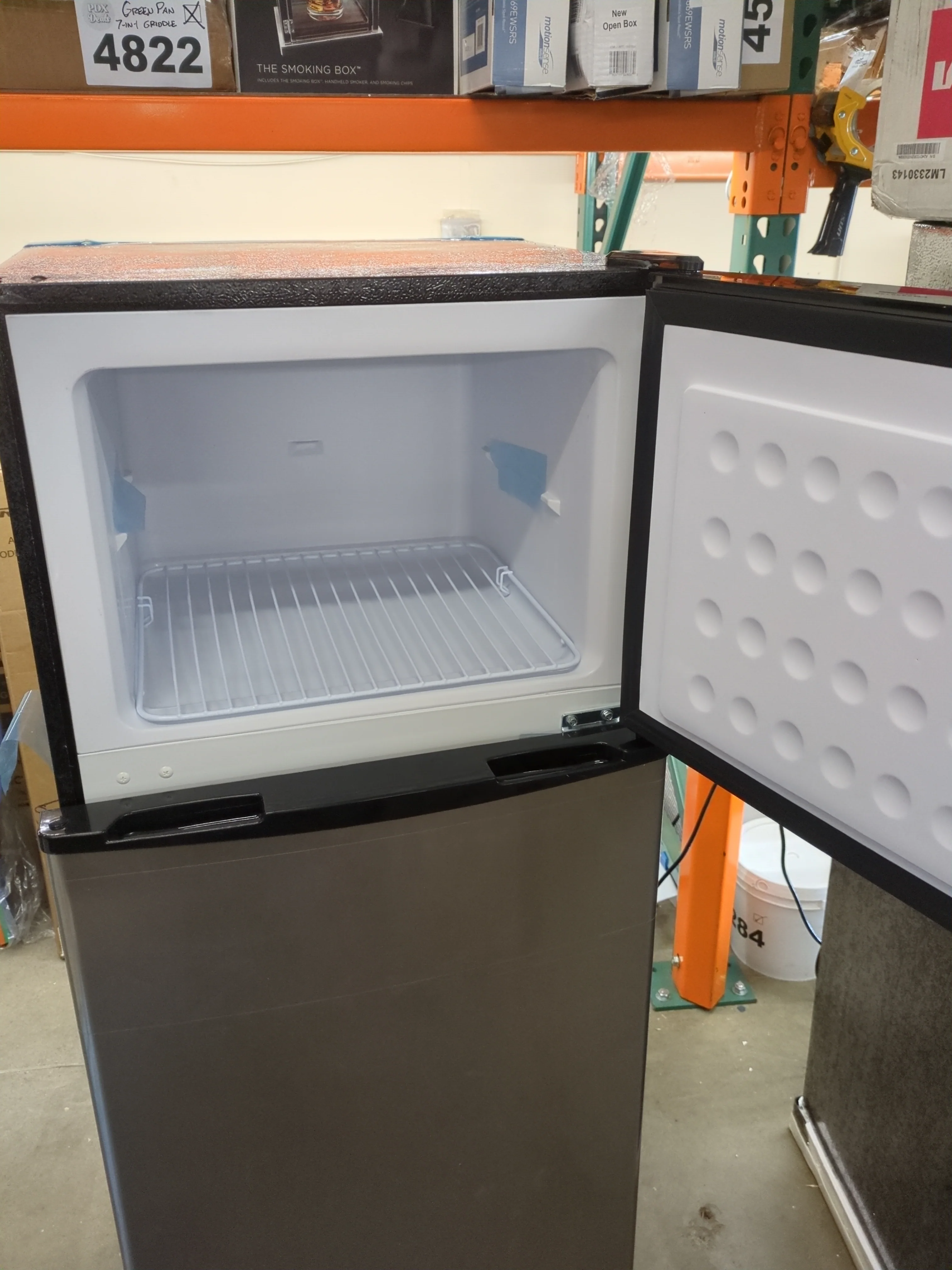 NEW - RCA RFR725 2 Door Apartment Size Refrigerator with Freezer, Stainless,7.5 cu ft - Retail $298 - Image 7