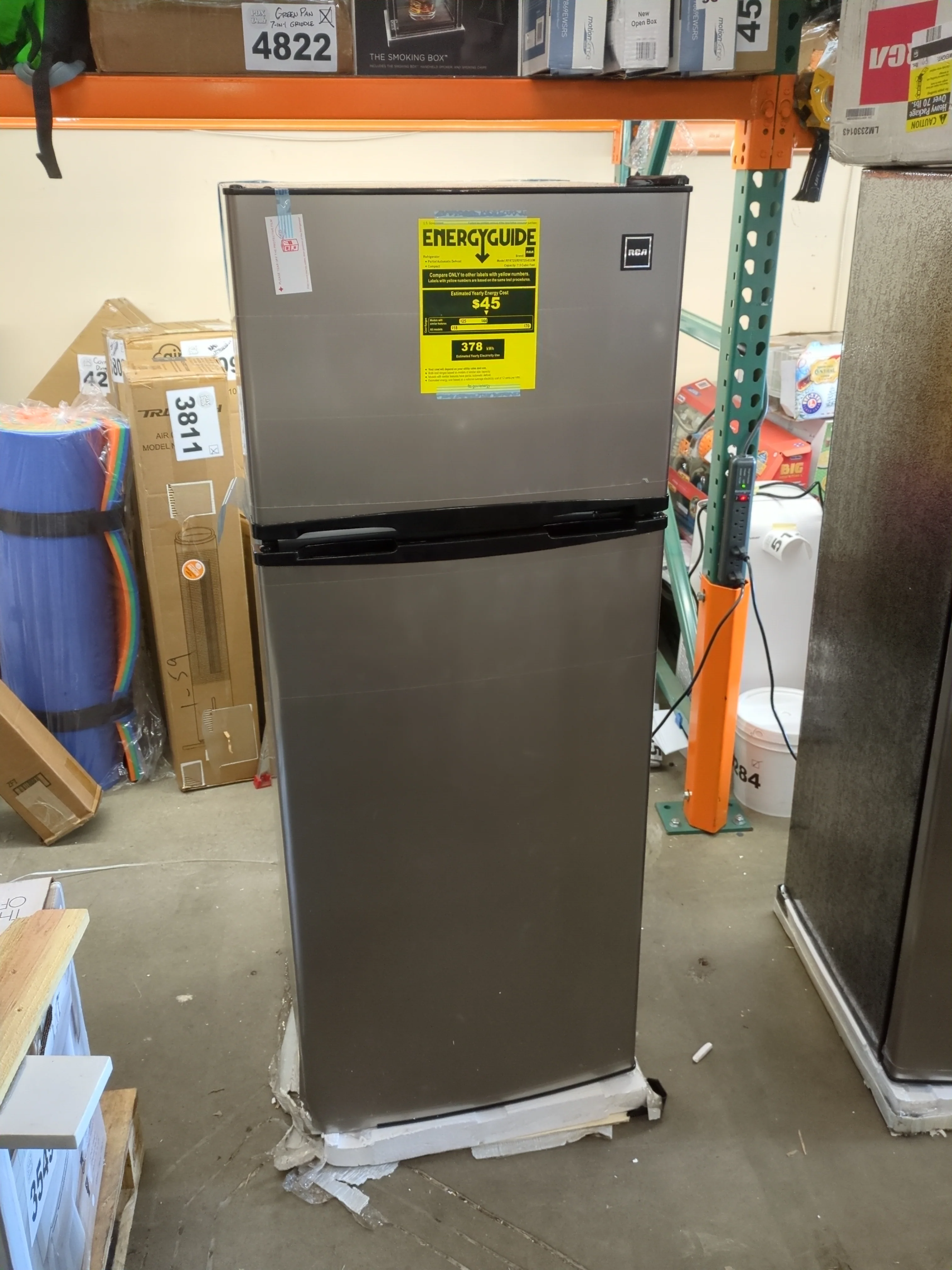 NEW - RCA RFR725 2 Door Apartment Size Refrigerator with Freezer, Stainless,7.5 cu ft - Retail $298 - Image 8