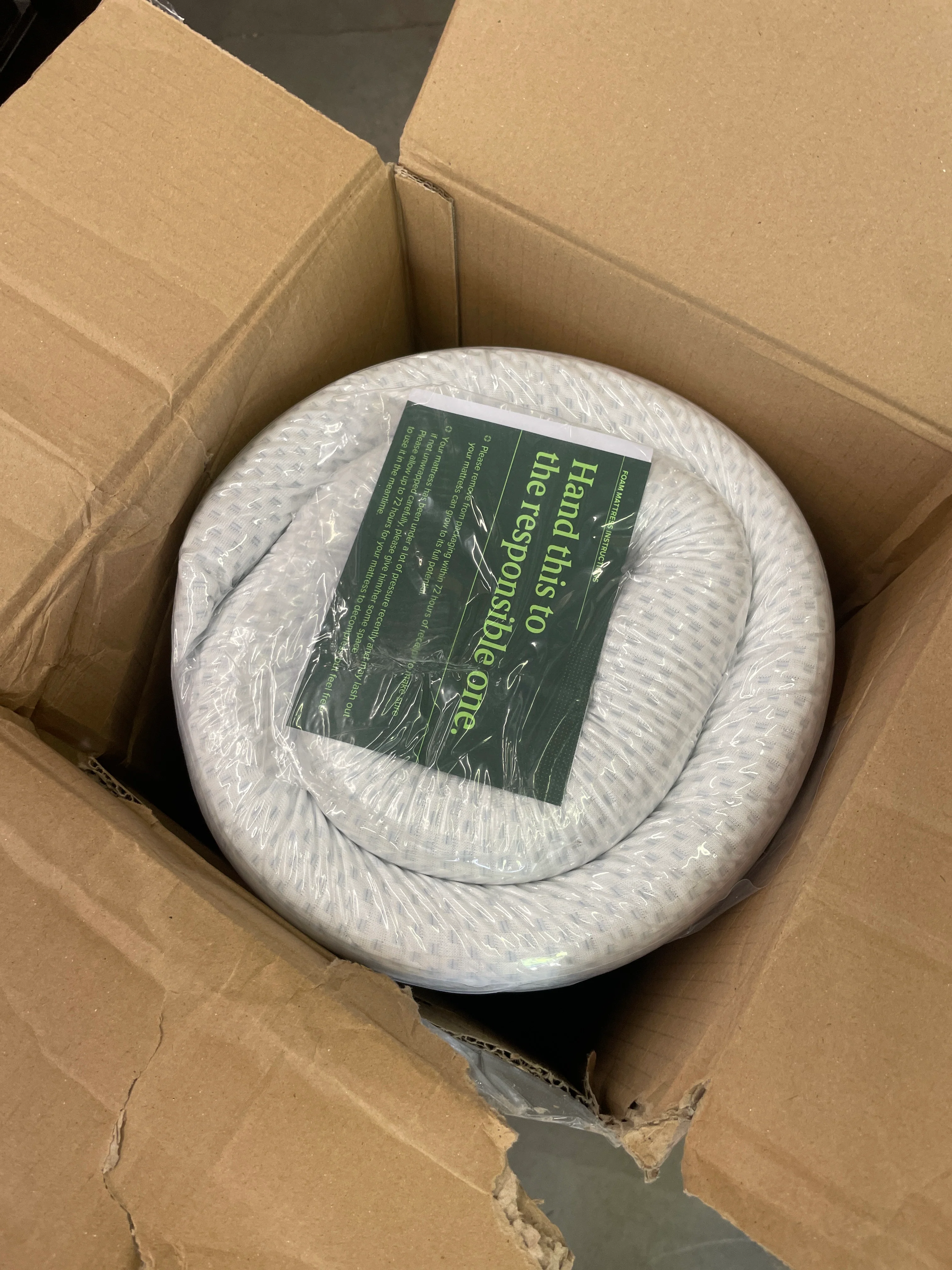 NEW - Zinus Queen 6 Inch Green Tea Cooling Memory Foam Mattress [New Version], Fiberglass Free, Medium Firmness, Cooling Gel Foam, Certified Safe Foams & Fabric, Bed-in-A-Box, Queen - Retail $164 - Image 7