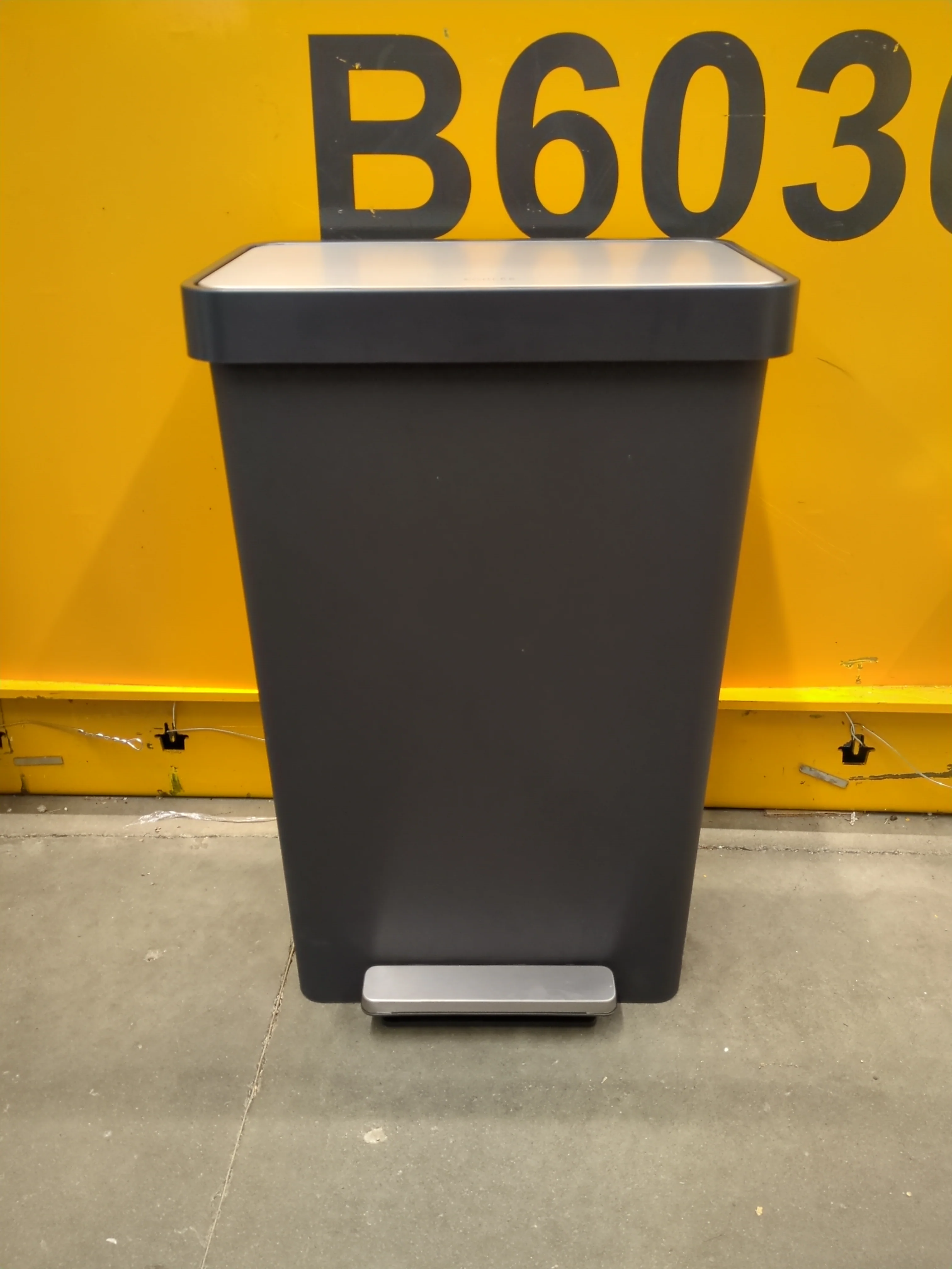NEW - Kohler 49L Composite Step Trash Can - Retail $59 - Image 5