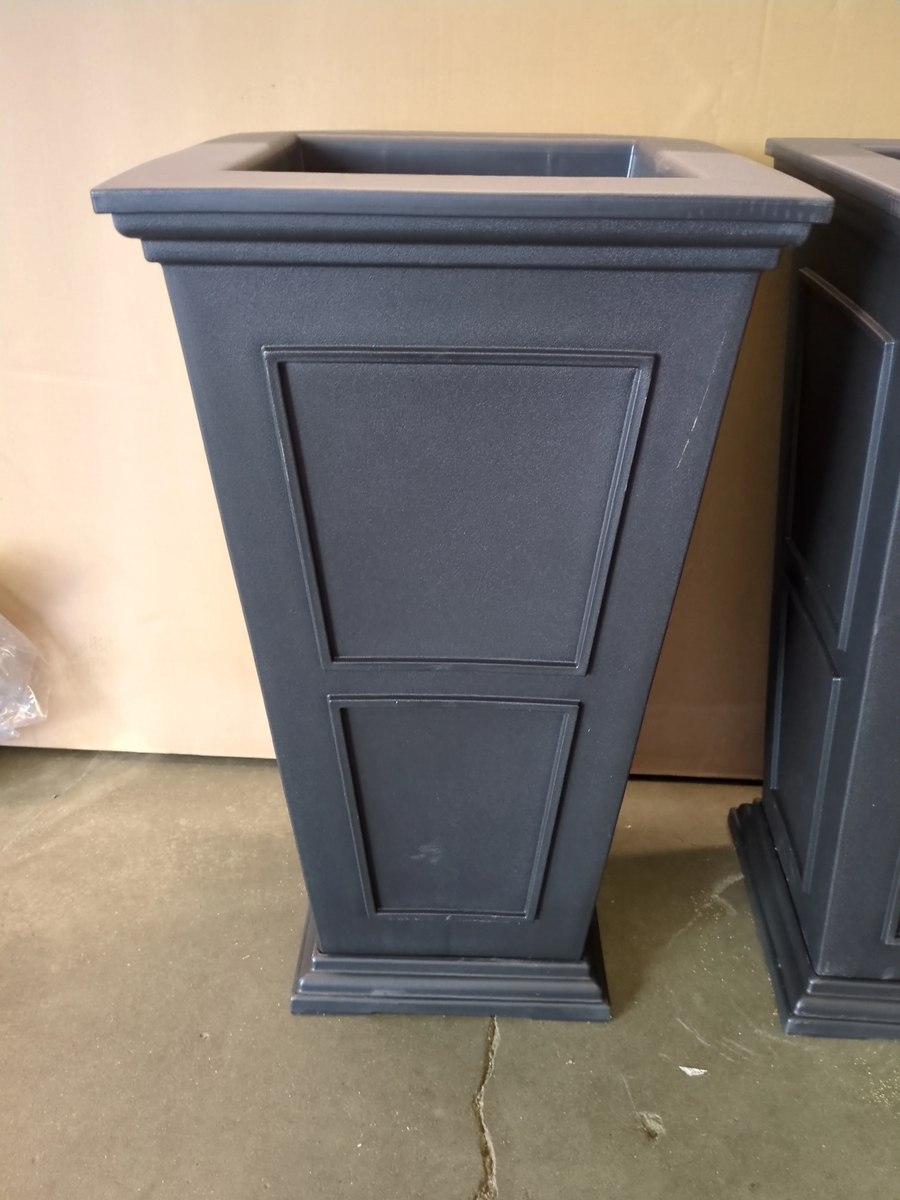 NEW - 28" Brixton Planter by Veradek, 2-pack - Retail $119 - Image 9