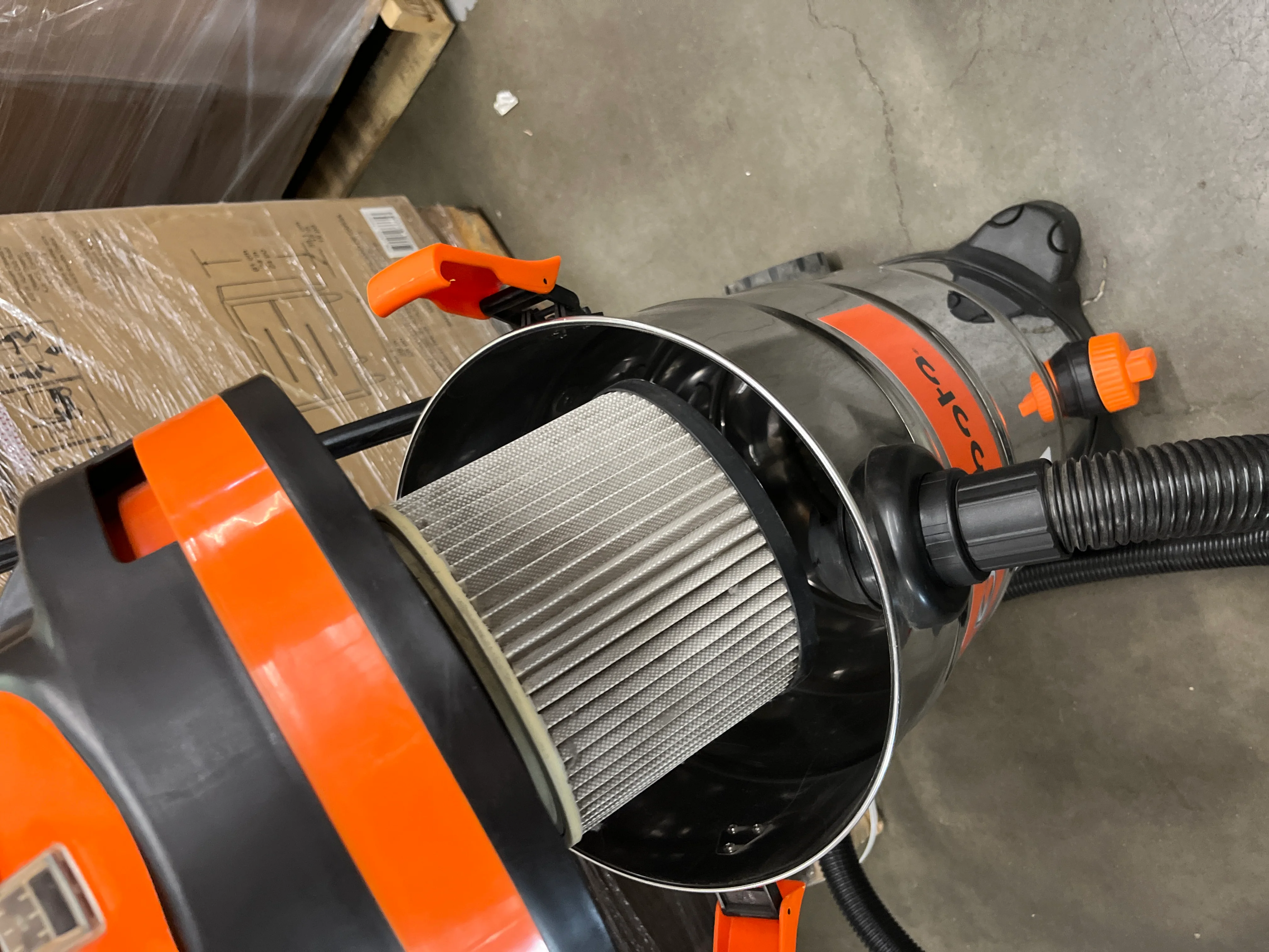 Kubota 12 Gallon Wet/Dry Stainless Steel Vacuum - Retail $49 - Image 4