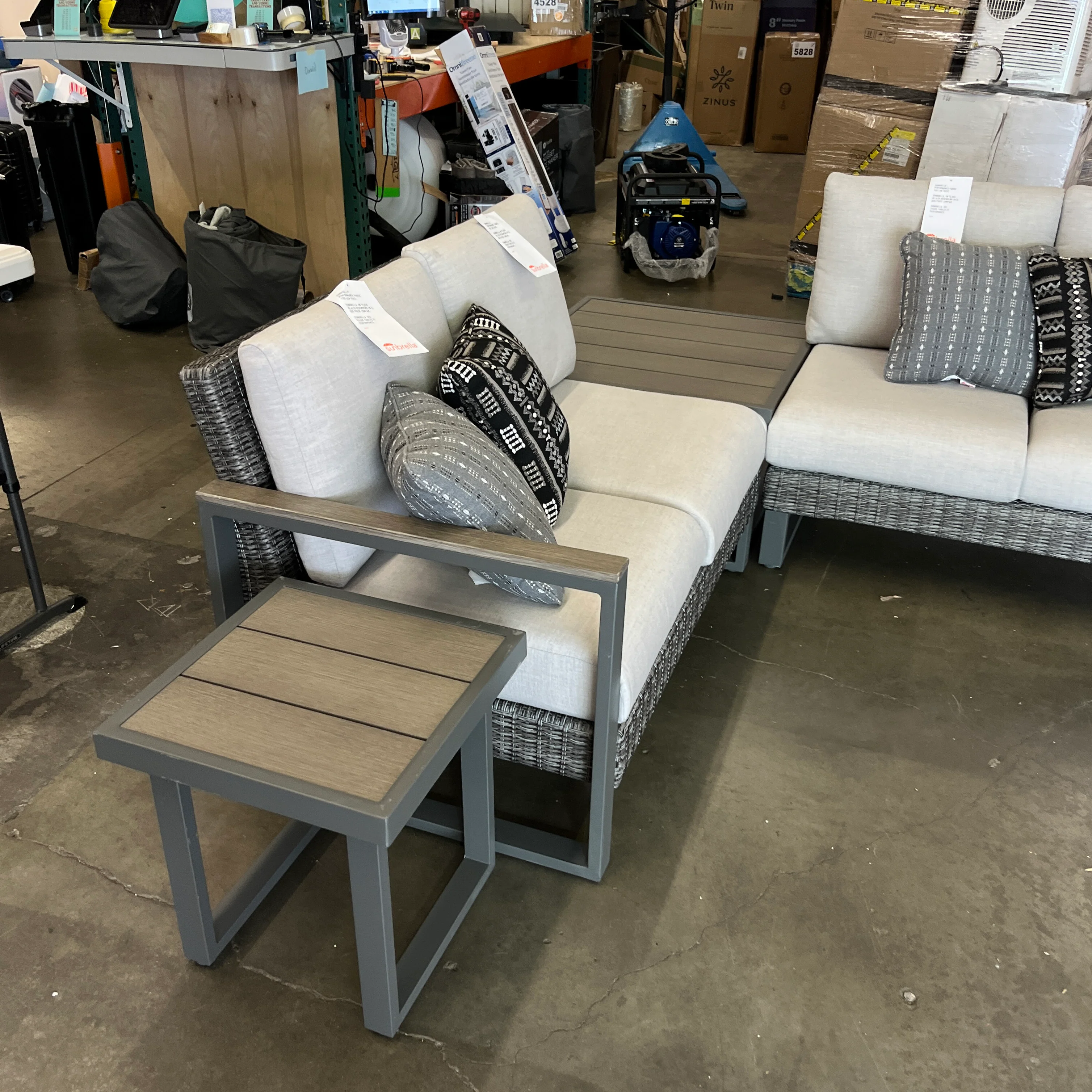 Costco - Maricopa 5-piece Outdoor Woven Sectional Set - Retail $1599 - Image 7