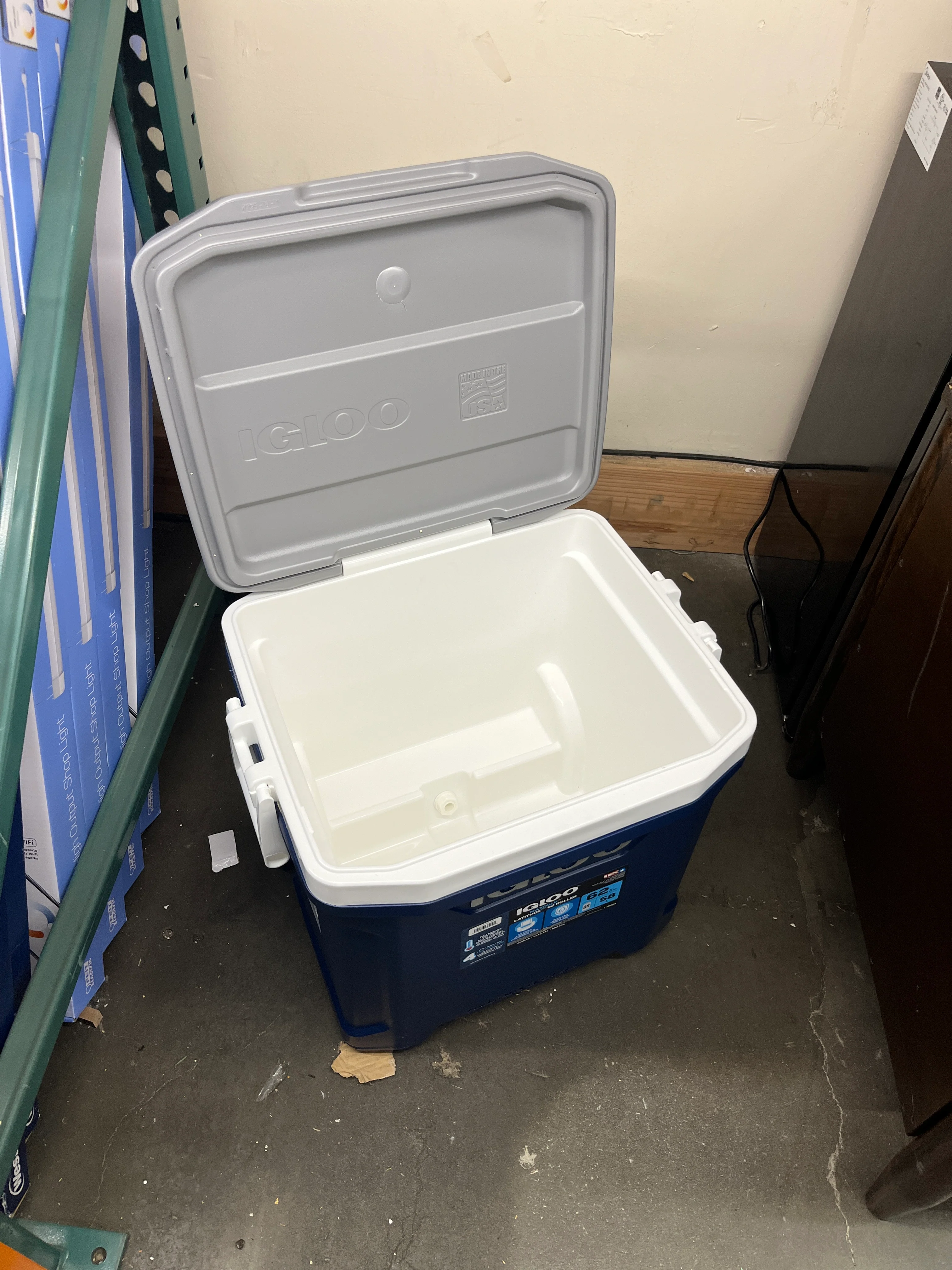 Igloo 62-quart Maxcold Latitude Roller - Retail $59 - Image 6