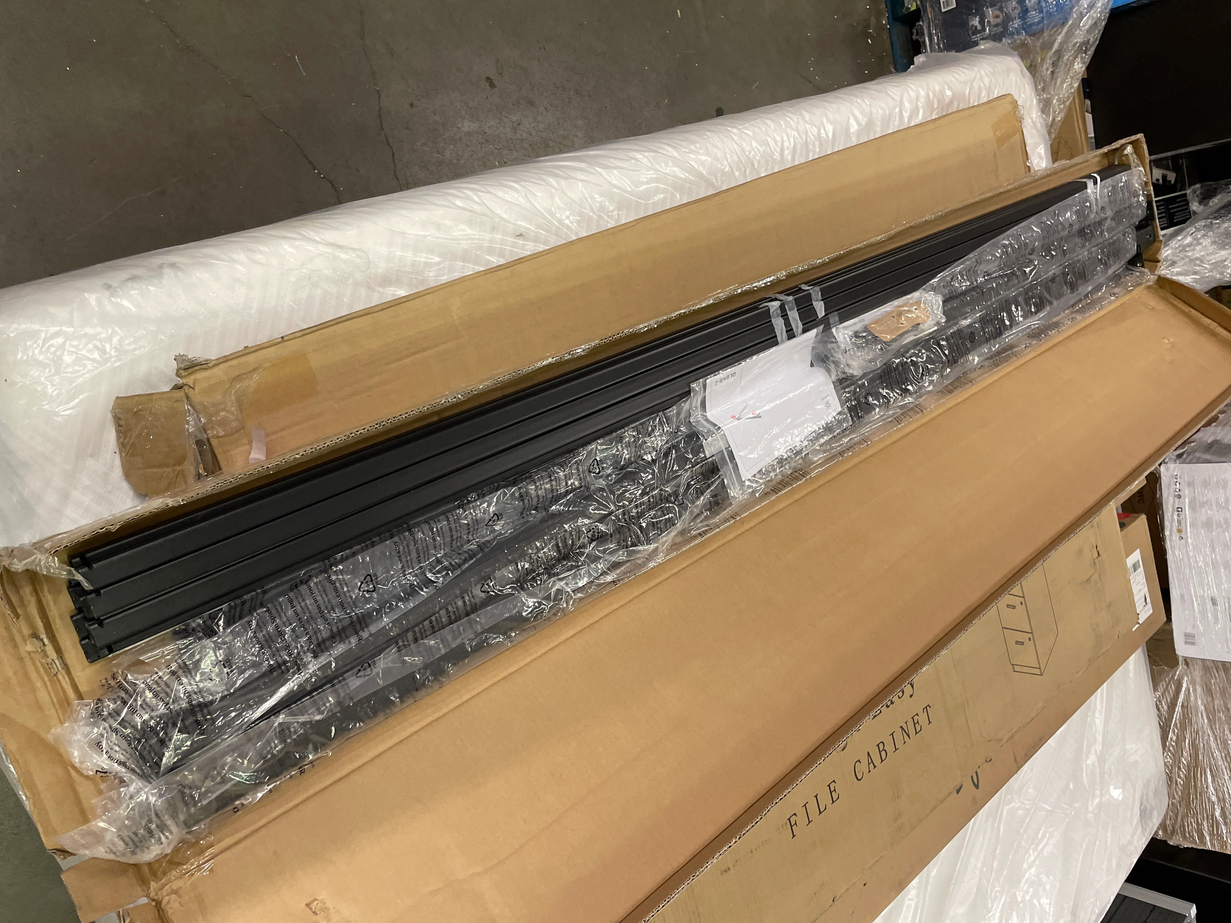 NEW - ZINUS King Quick Lock Bunkie Board / Box Spring & Bed Slat Replacement / Metal Frame with Steel Slats / Easy Assembly, Bunkie Board only - Retail $122 - Image 3