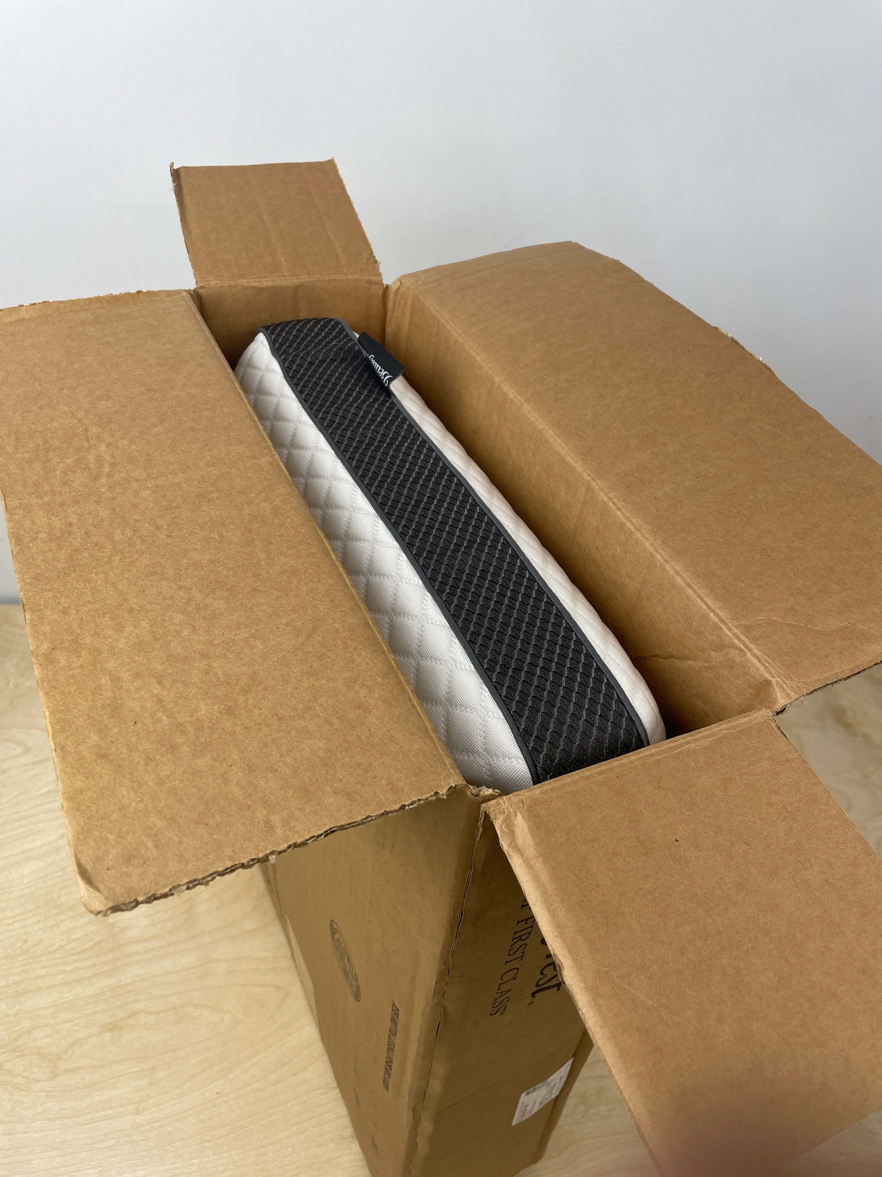 Beautyrest DualCool Carbon Fiber Memory Foam Pillow with AquaCool Technology - Image 6