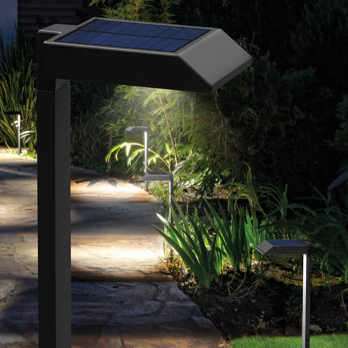 Tommy Bahama Solar LED Pathway Lights, 30 Lumen, 6-pack - Retail $47 - Image 2