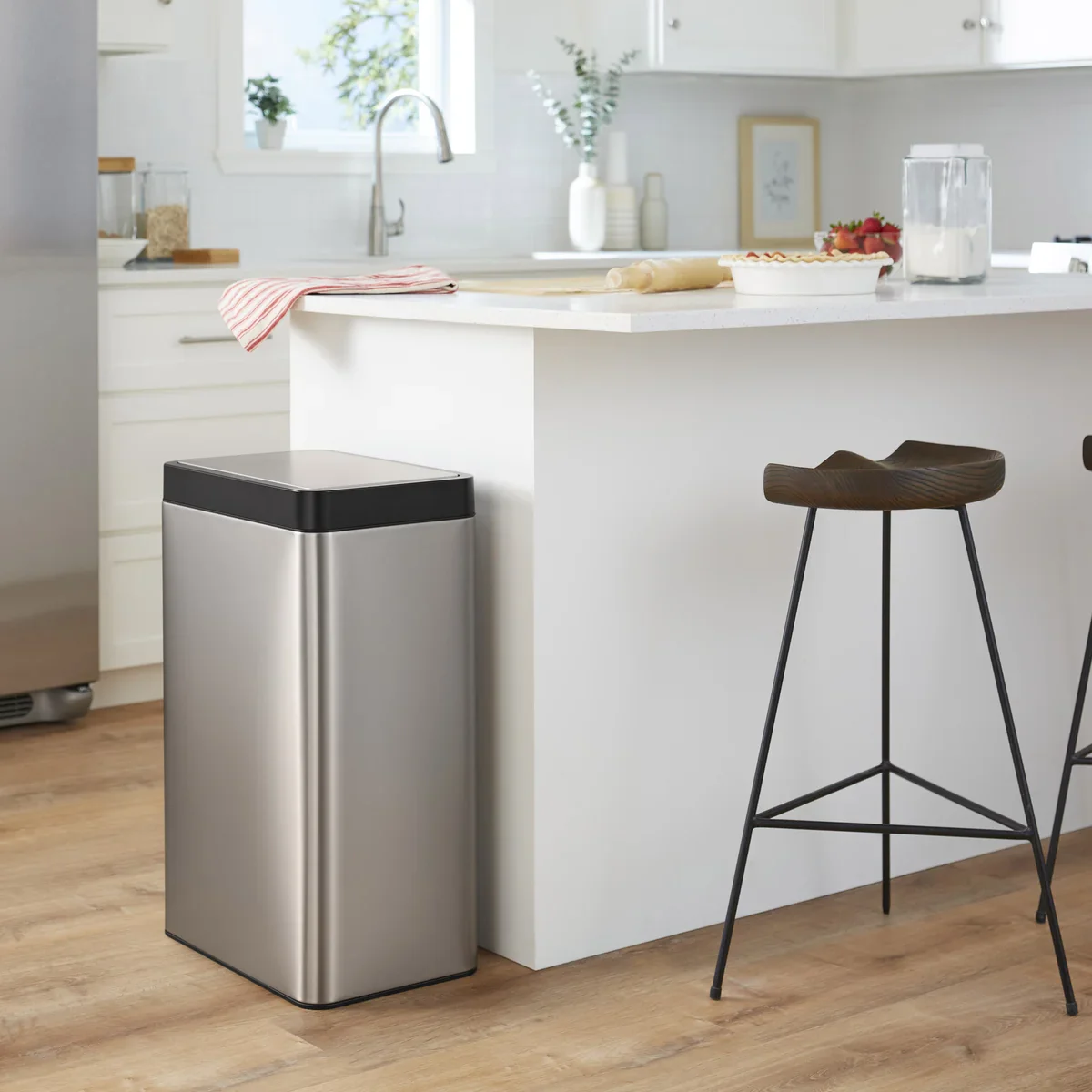 Kohler 48L Motion Sensor Trash Can - Retail $129 - Image 3