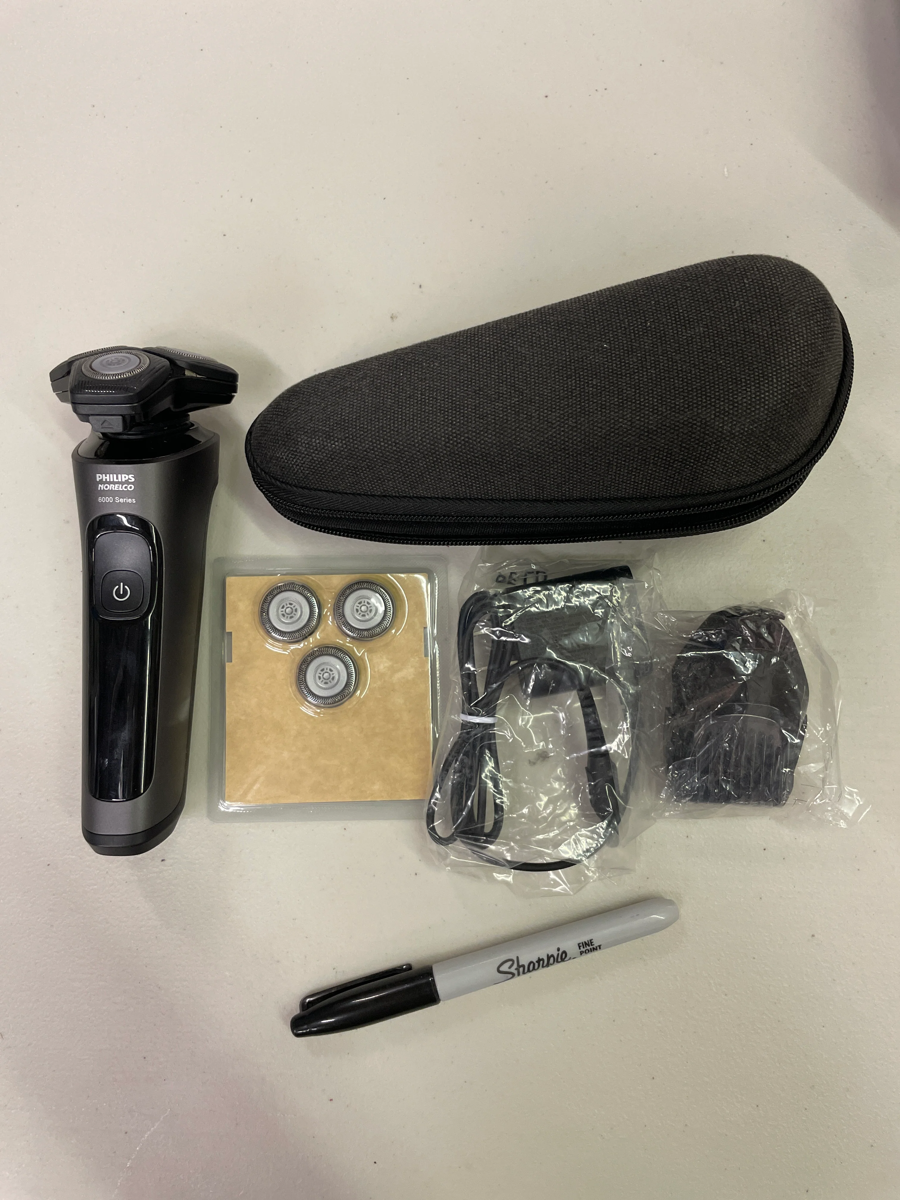 Philips Norelco Shaver 6600 With SenseIQ Technology, Series 6000 - Retail $89 - Image 3
