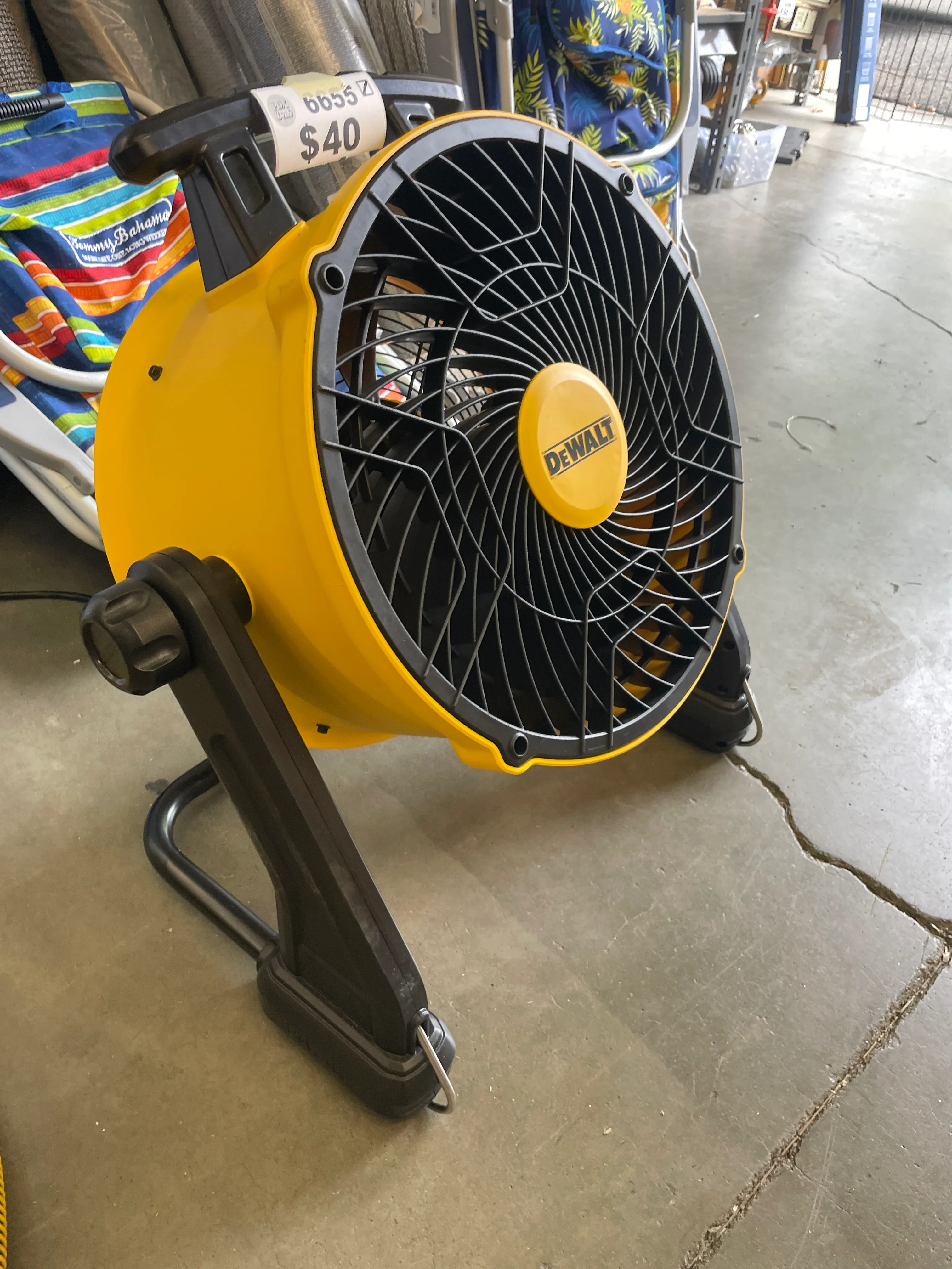 Dewalt 16 Inch 3-Speed Benchtop and Hanging Drum Fan - Image 2