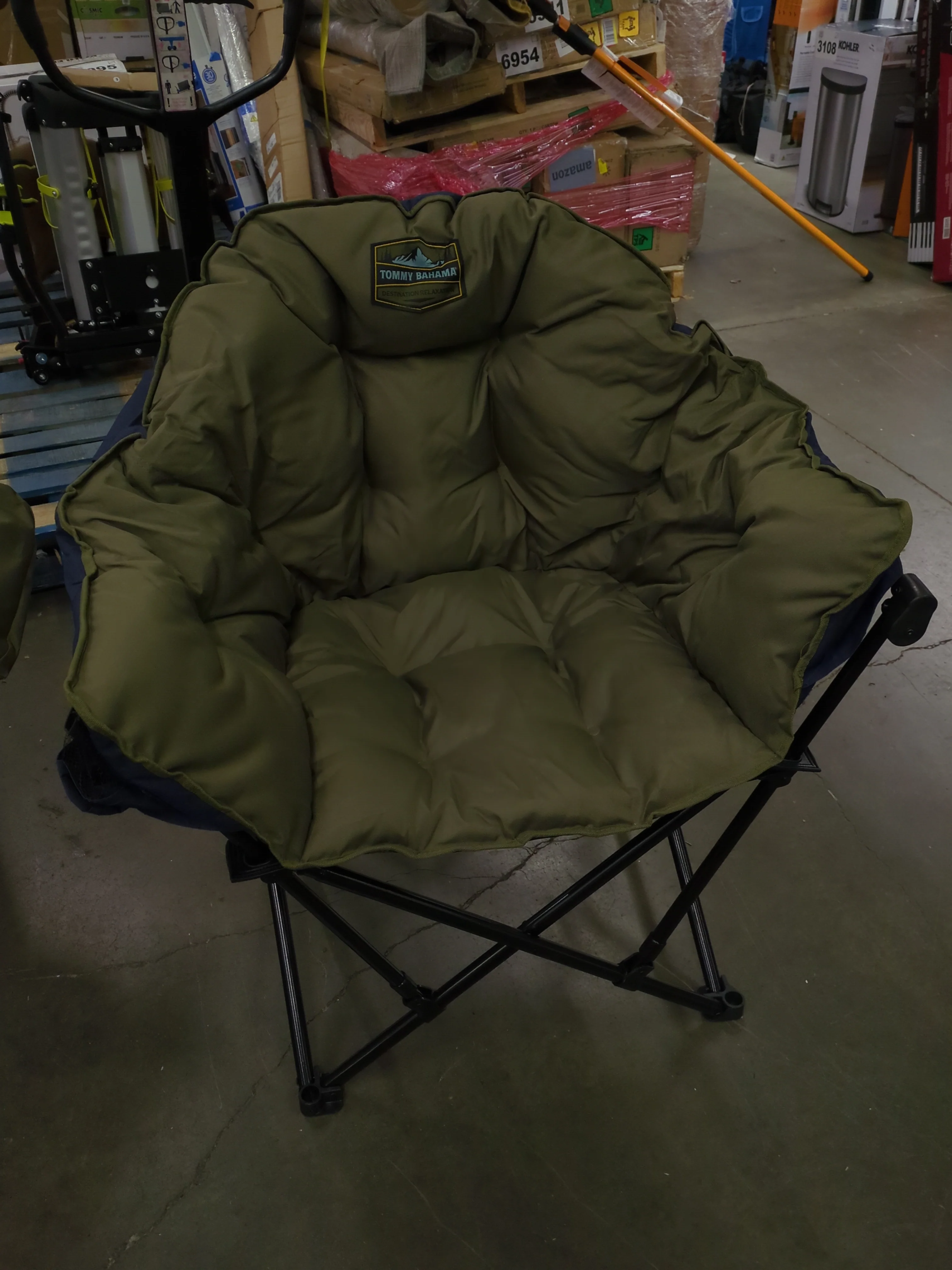 Tommy Bahama Destination Relaxation XL Jumbo Padded Club Chair - Image 5