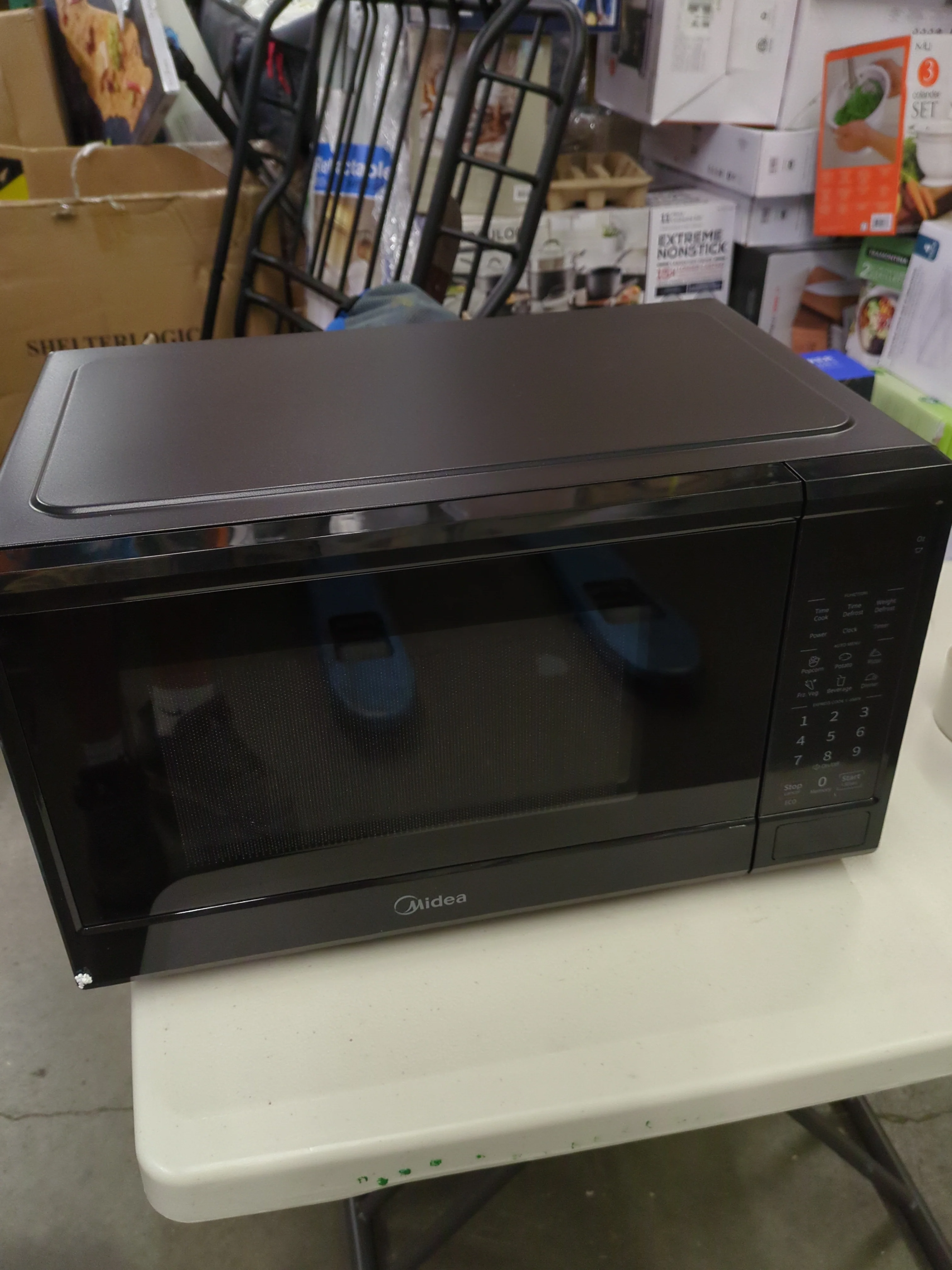 Midea 0.9 cu. ft. Countertop Microwave Oven - Retail $79 - Image 3