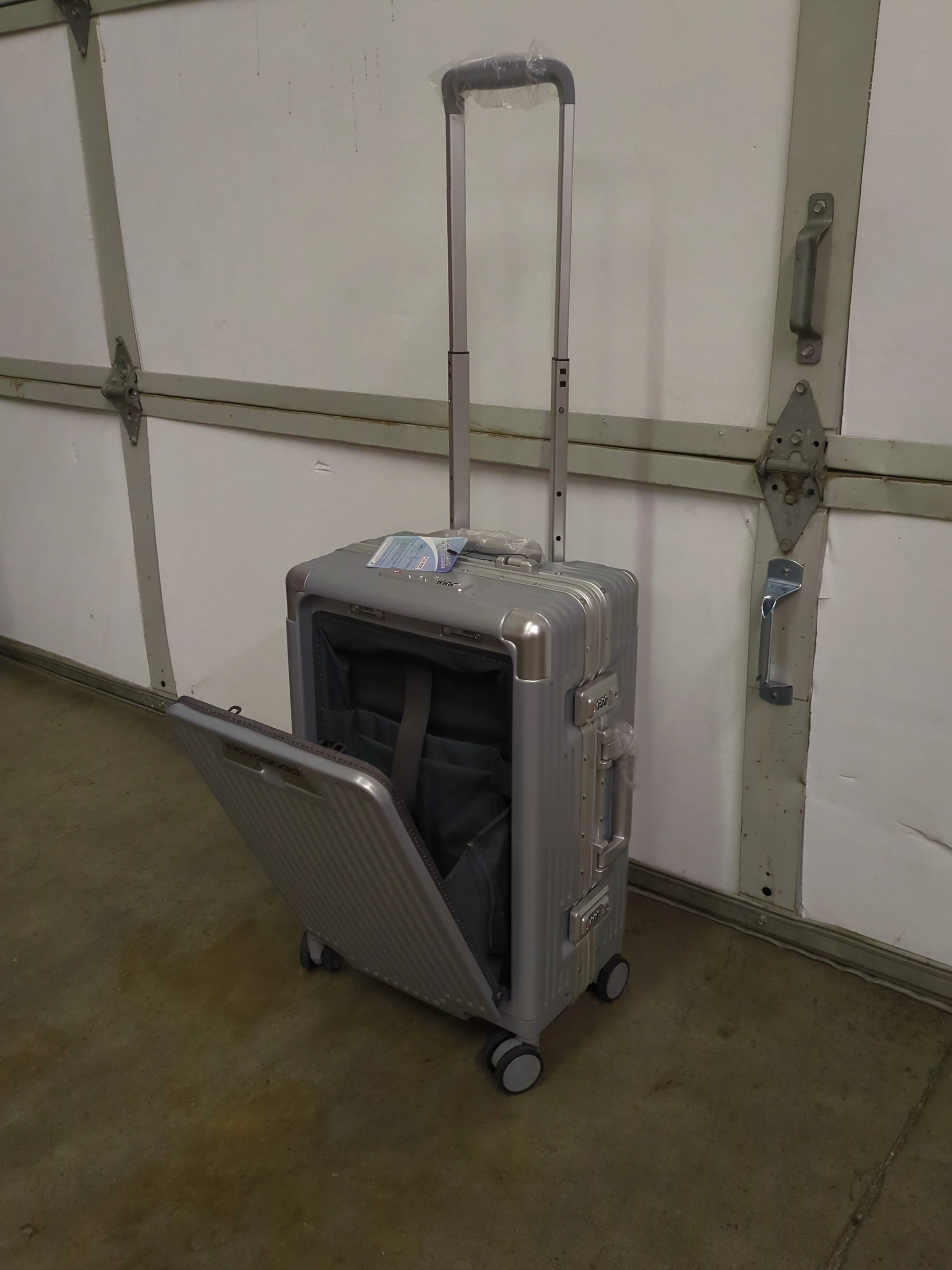 NOVOGOGO CARRY ON - Retail $129 - Image 3