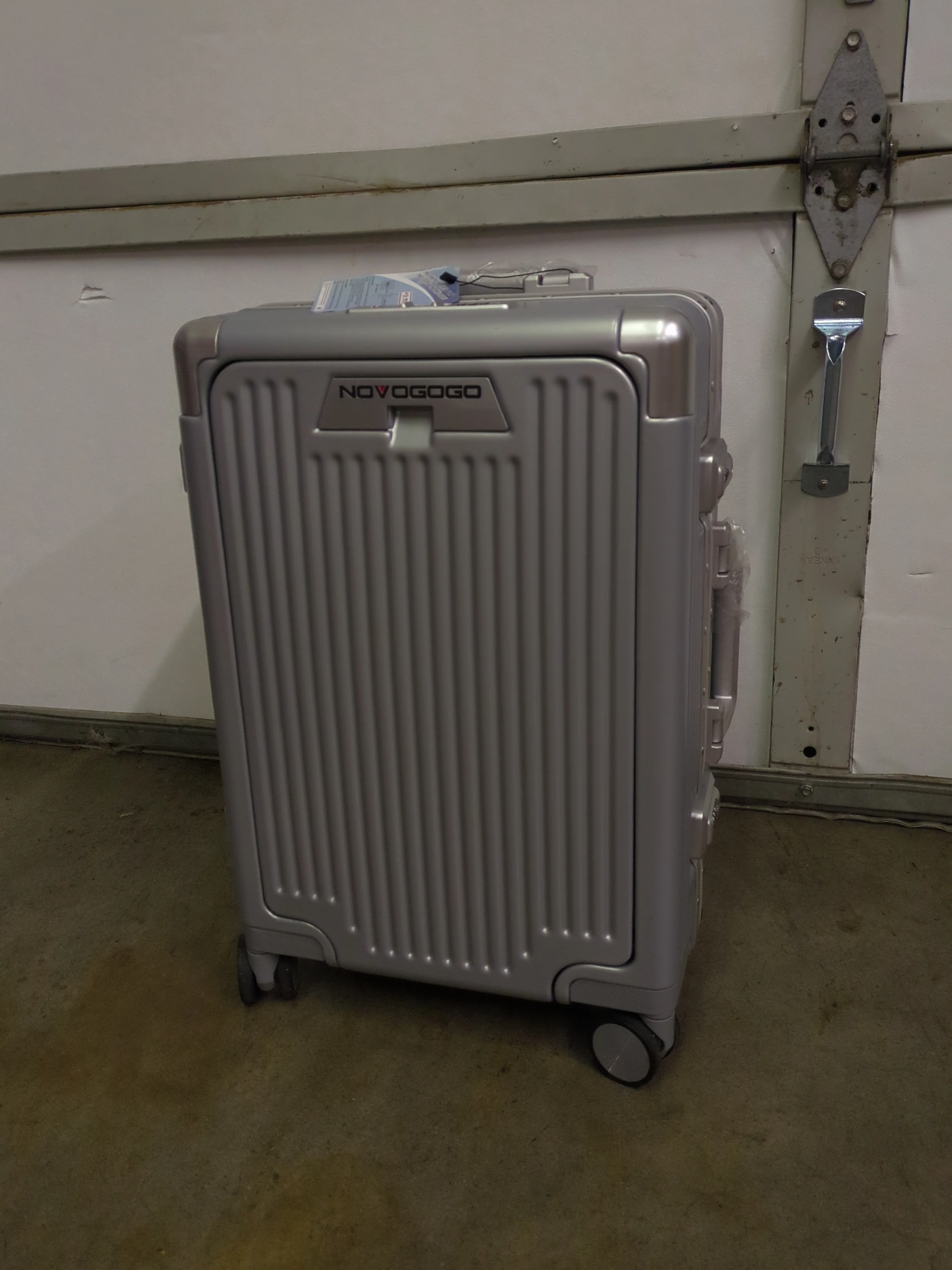 NOVOGOGO CARRY ON - Retail $129 - Image 4