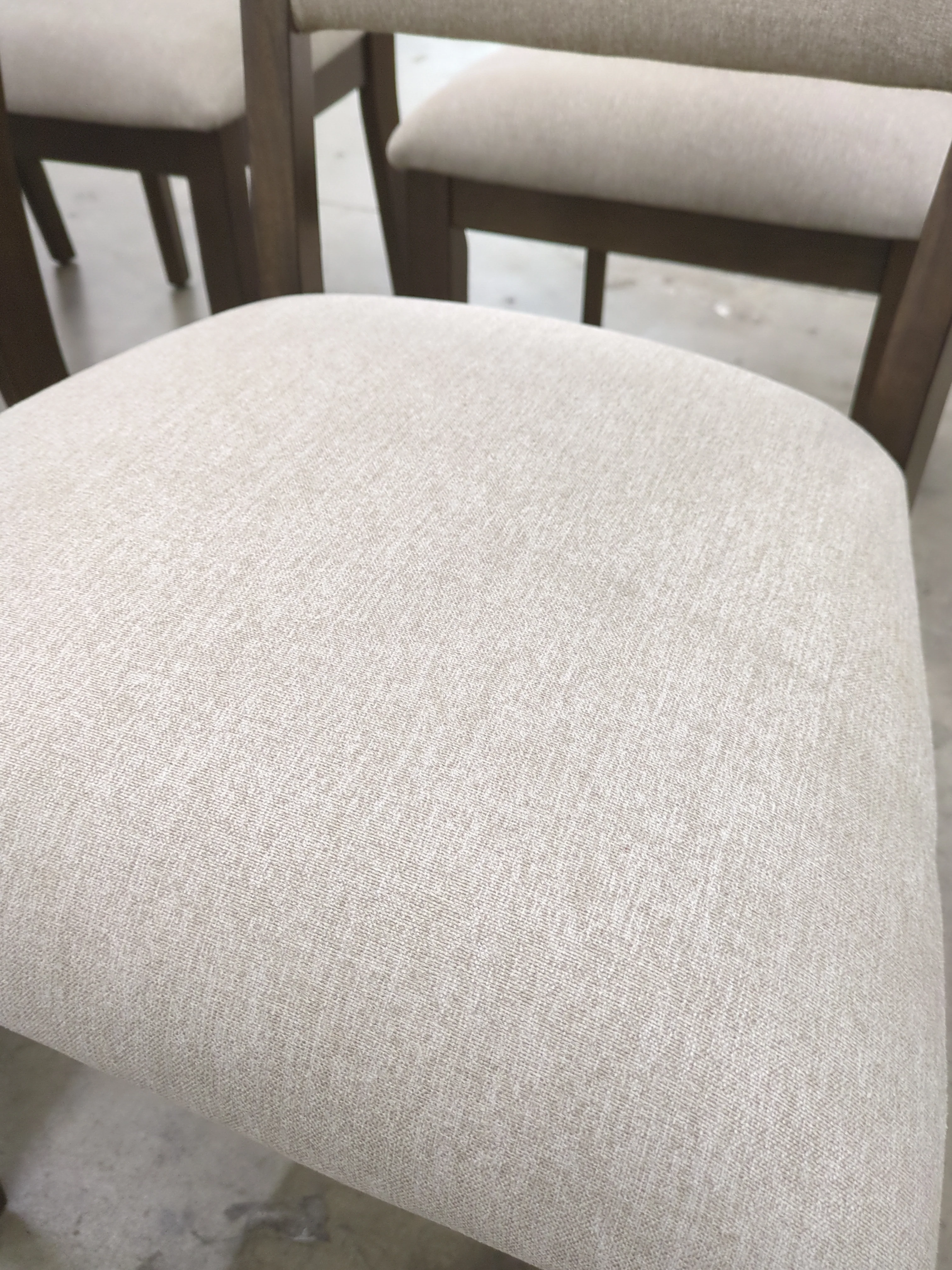 Thomasville Anacortes 9-Piece Dining Table Set - Retail $1550 - Image 6