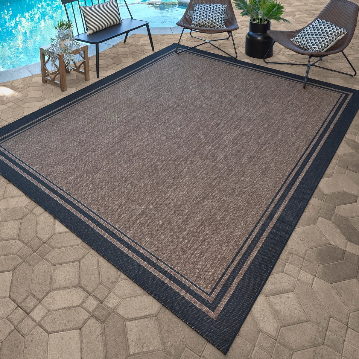 NEW - Naples 8X10 Indoor/Outdoor Area Rug, Ace Border - Retail $149 - Image 3