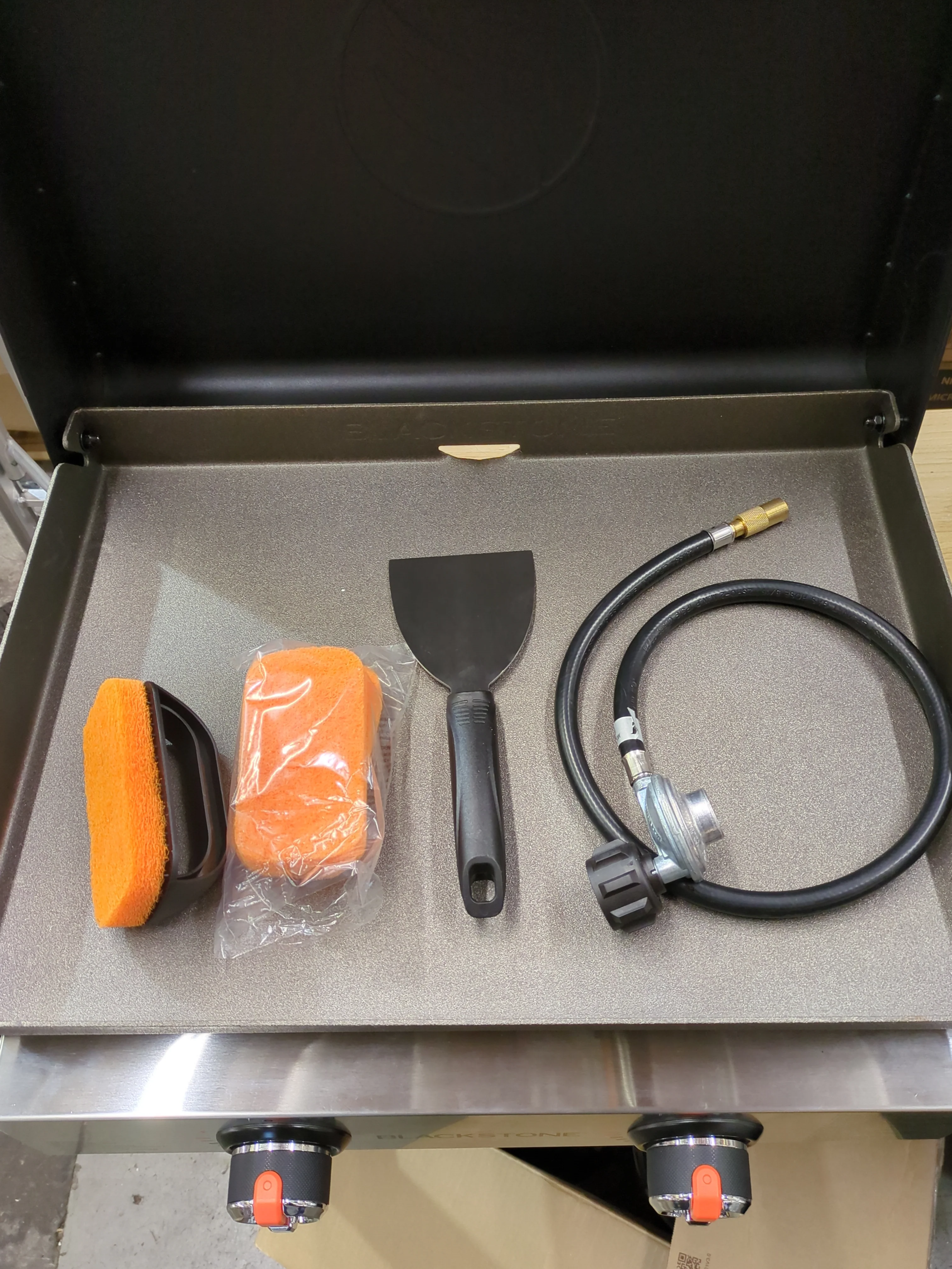 Blackstone 22 inch Omnivore Griddle Tabletop Bundle - Retail $189 - Image 16
