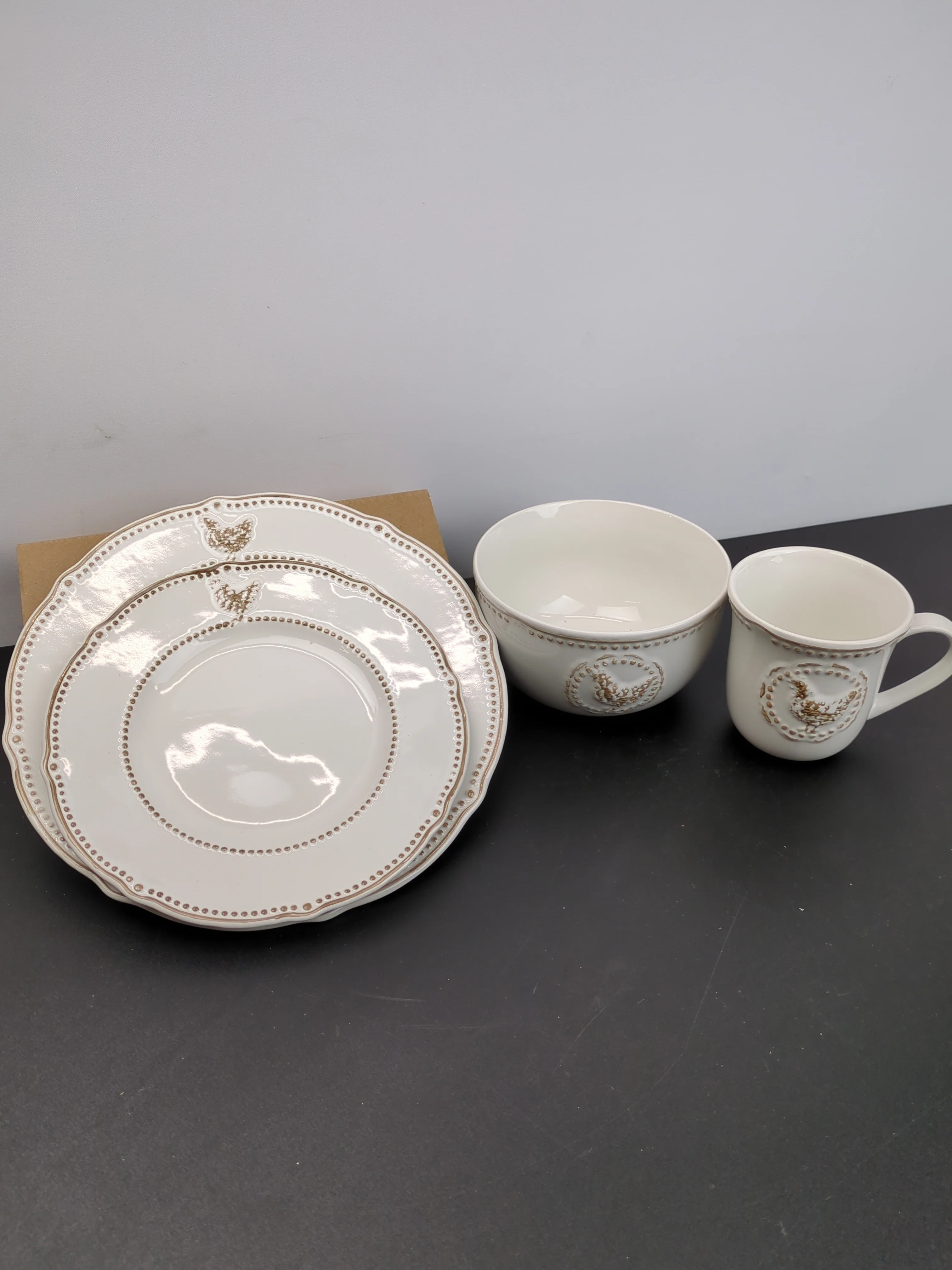 NEW - Pfaltzgraff Farmhouse Dinnerware Set (16 Piece) - Retail $119 - Image 5