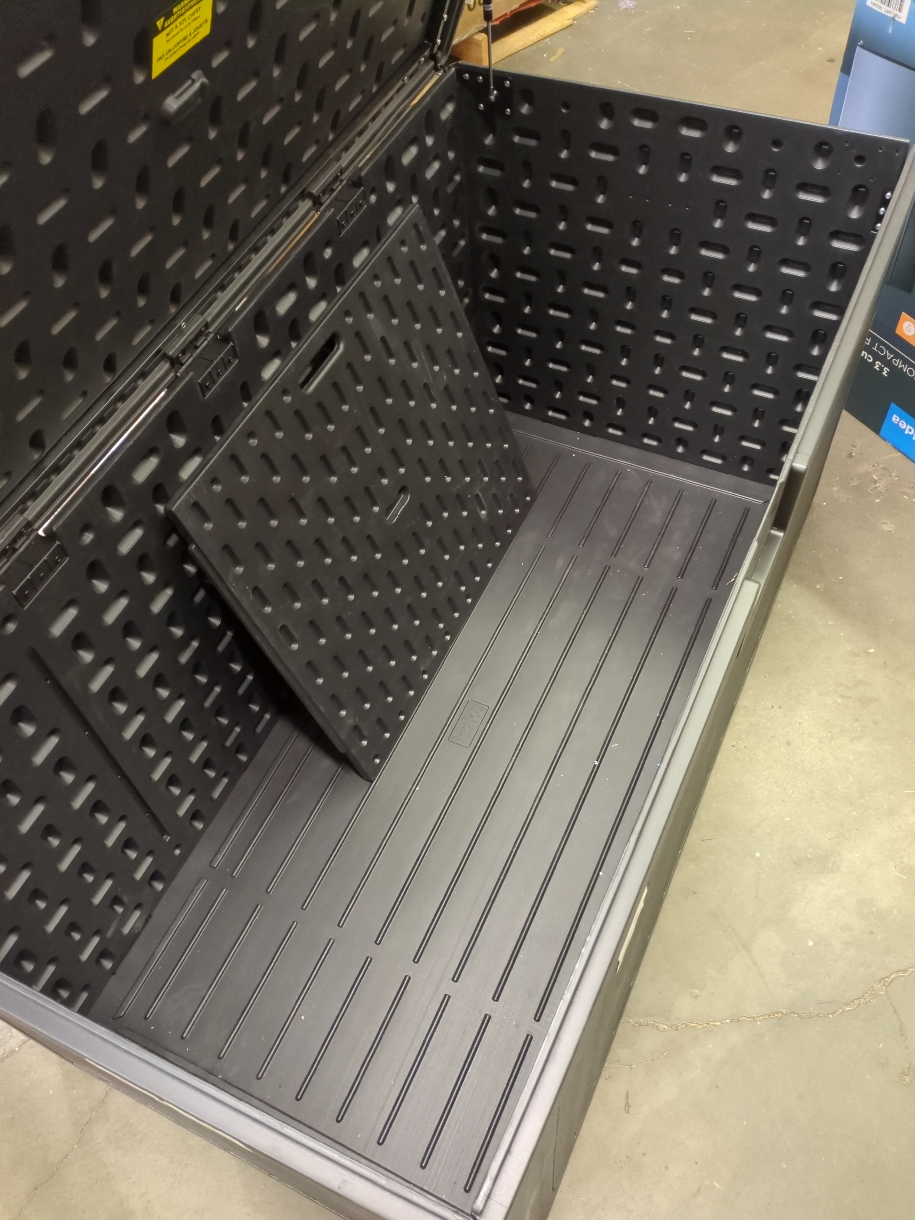 YITAHOME XXL 230 Gallon Large Deck Box,Outdoor Storage for Patio Furniture Cushions,Garden Tools with Flexible Divider,Waterproof,Lockable (Black) - Retail $349 - Image 7