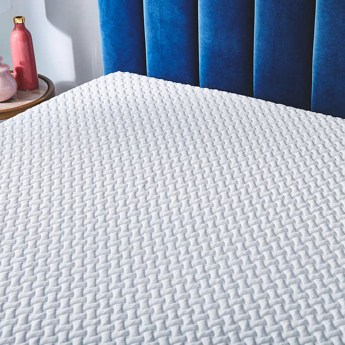 Costco - Serenity by Tempur-Pedic QUEEN 3 Inch Mattress Topper - Retail $189 - Image 3