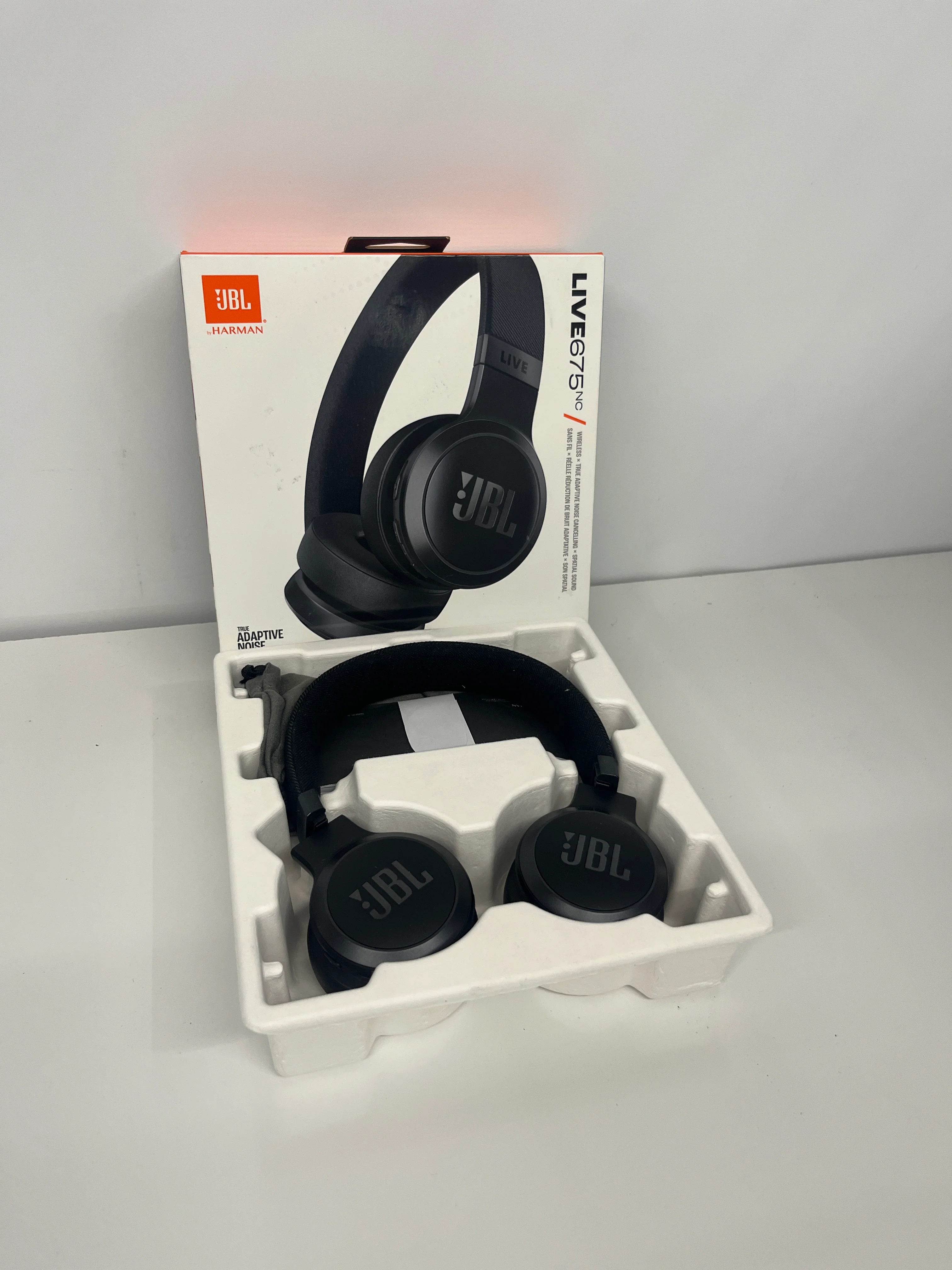 JBL Live 675NC Wireless True Adaptive Noise-cancelling On-Ear Headphones - Image 3