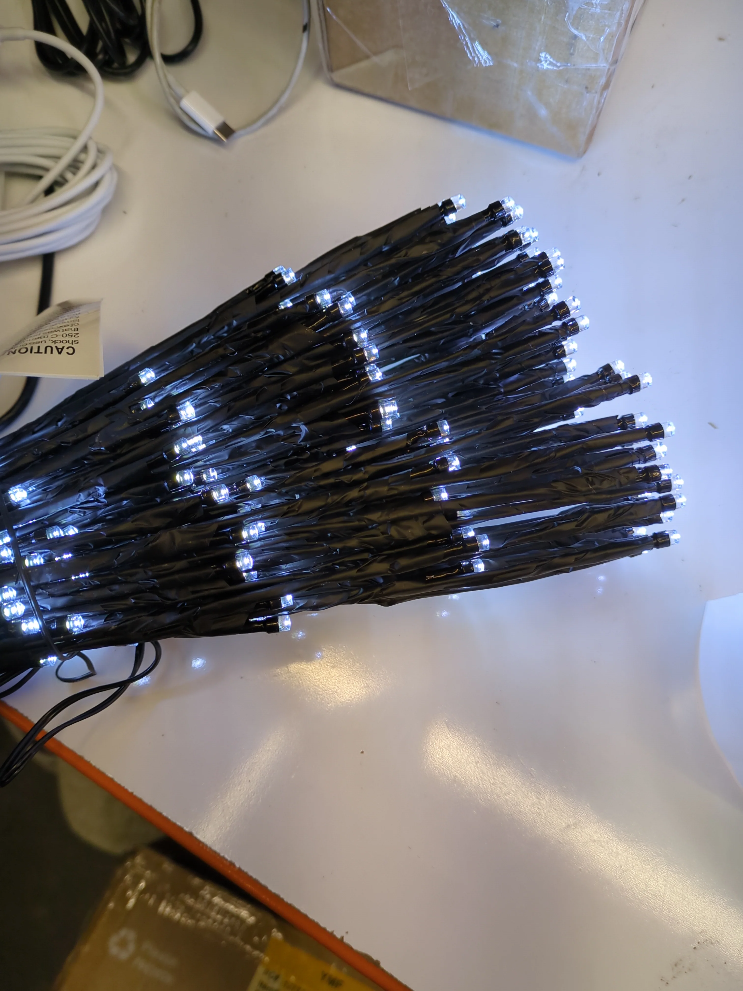 Sylvania 1 set of 4 LED Christmas Starburst - Retail $26 - Image 3