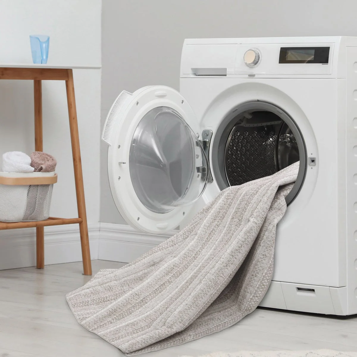 Wyatt & Ash 3' x 5' Washable Indoor Area Rug, Oakley - Retail $50 - Image 3