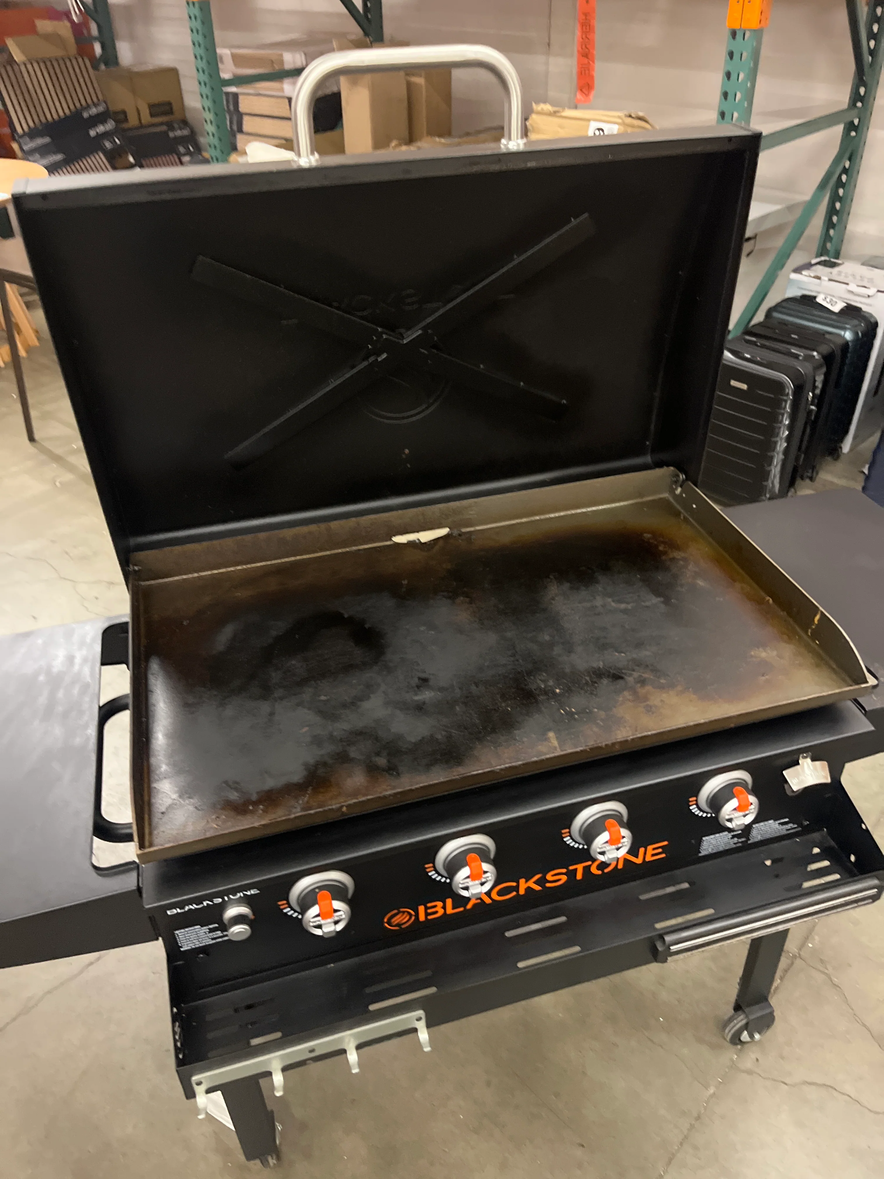 Blackstone 36in. Griddle with Hood & Front Shelf - Image 4