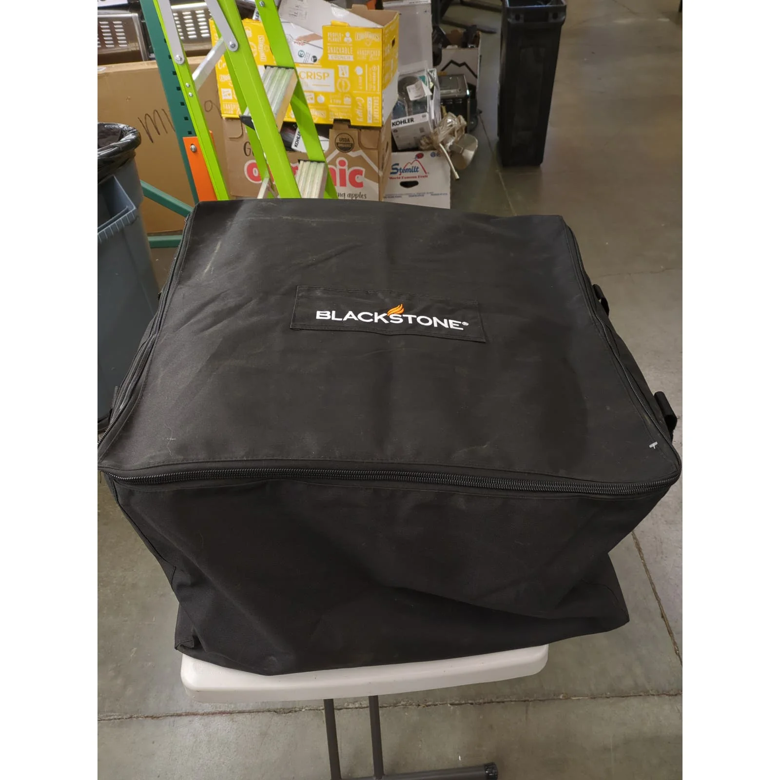 Blackstone Original 22in Griddle w/Hood and Carry Bag - Retail $199 - Image 5