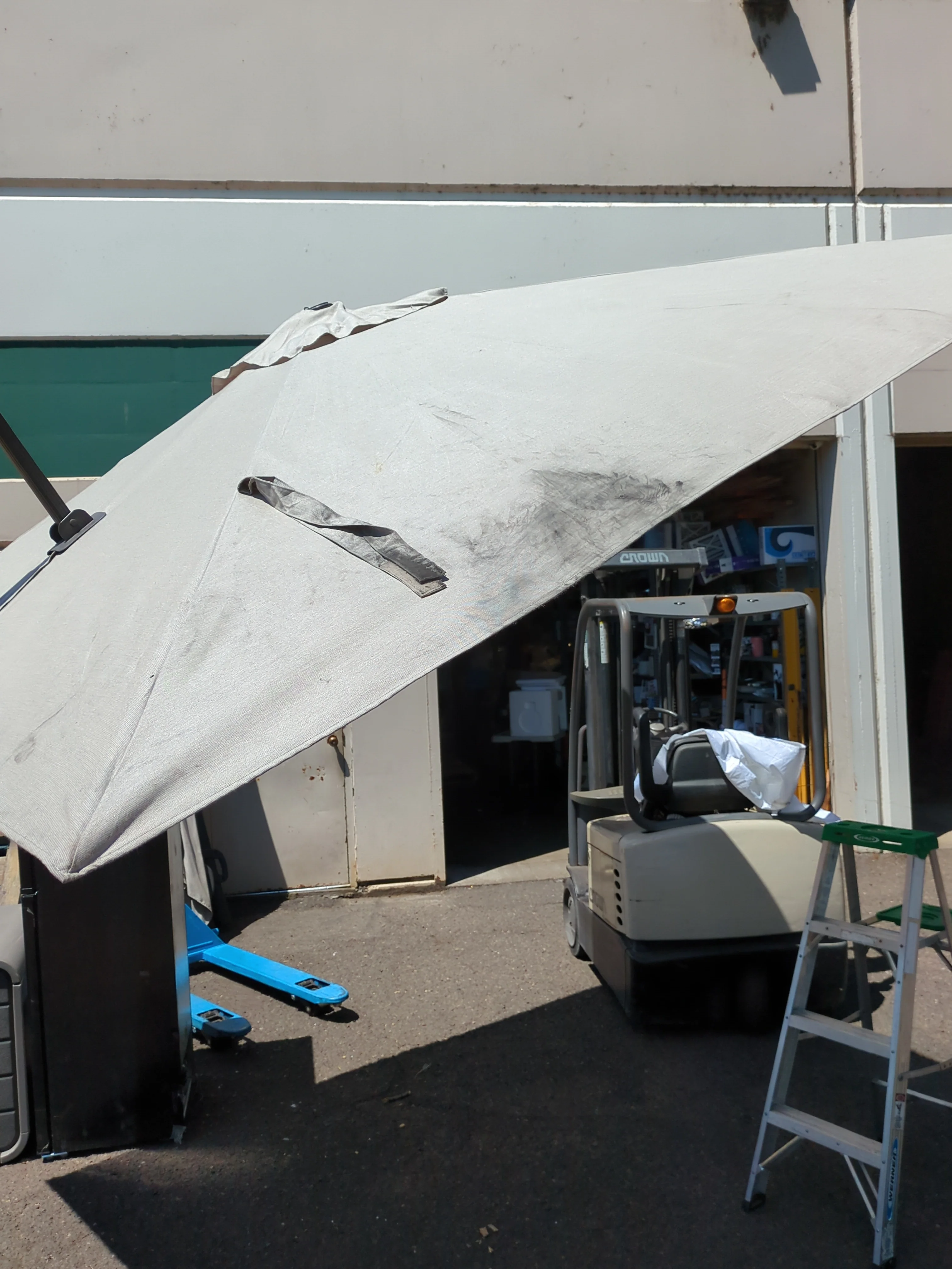 Costco - Seasons Sentry 10ft Square Solar LED Cantilever Umbrella D - Retail $699 - Image 5