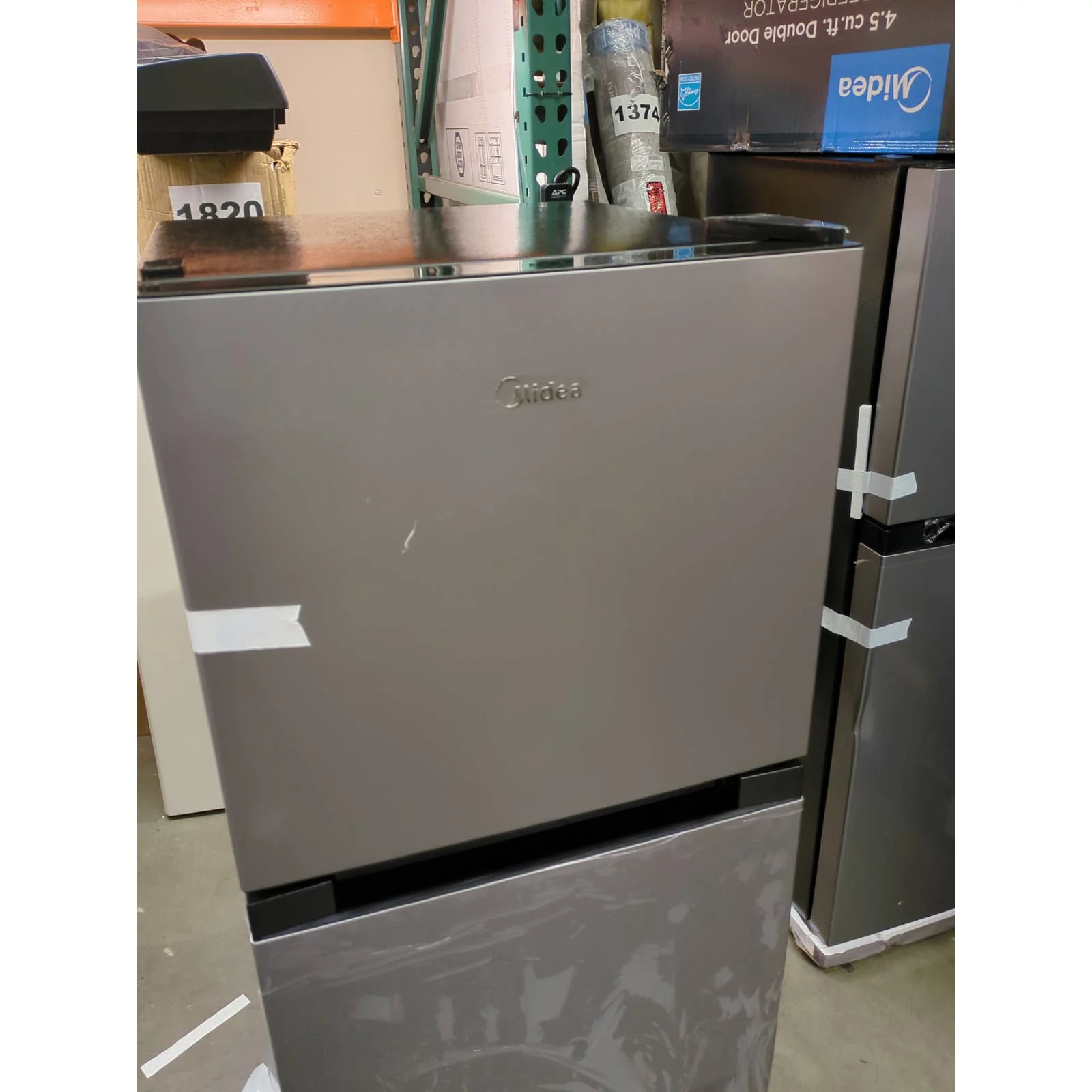 Costco - Midea Compact Refrigerator, 2-Door, 4.5 cu ft, Black and Silver - Retail $189 - Image 3