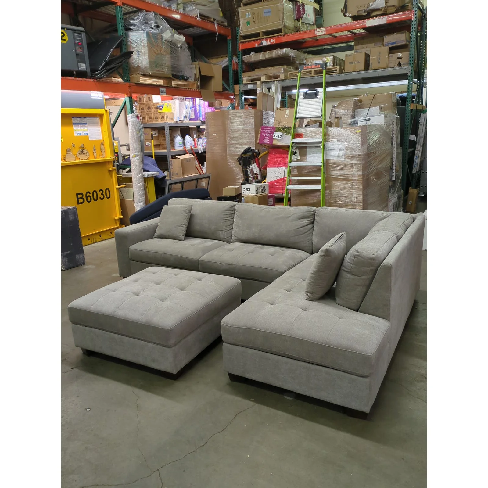 Costco - Thomasville Miles Fabric Sectional with Storage Ottoman - Retail $1399 - Image 4