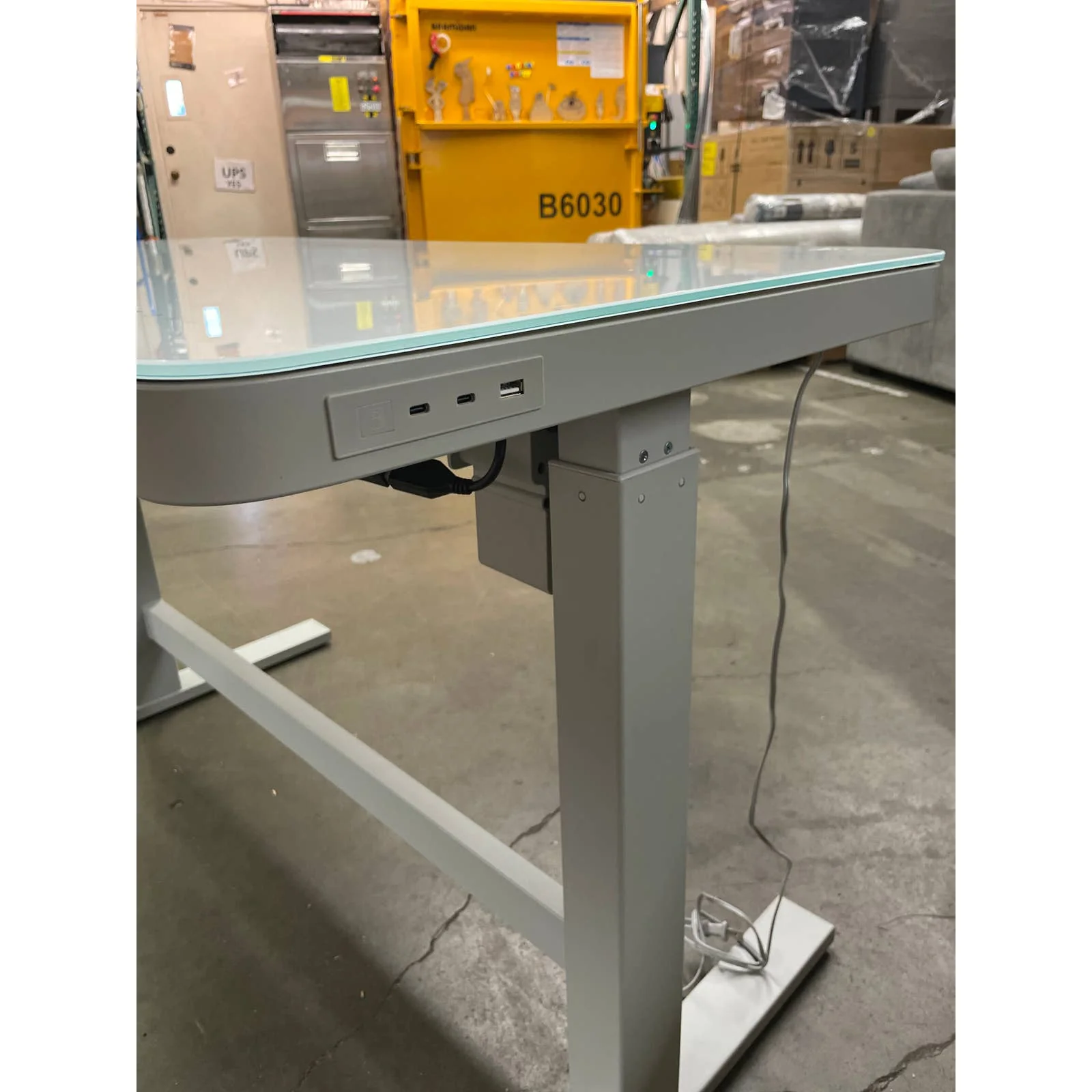 Tresanti Geller 47” Adjustable Height Desk - Image 6