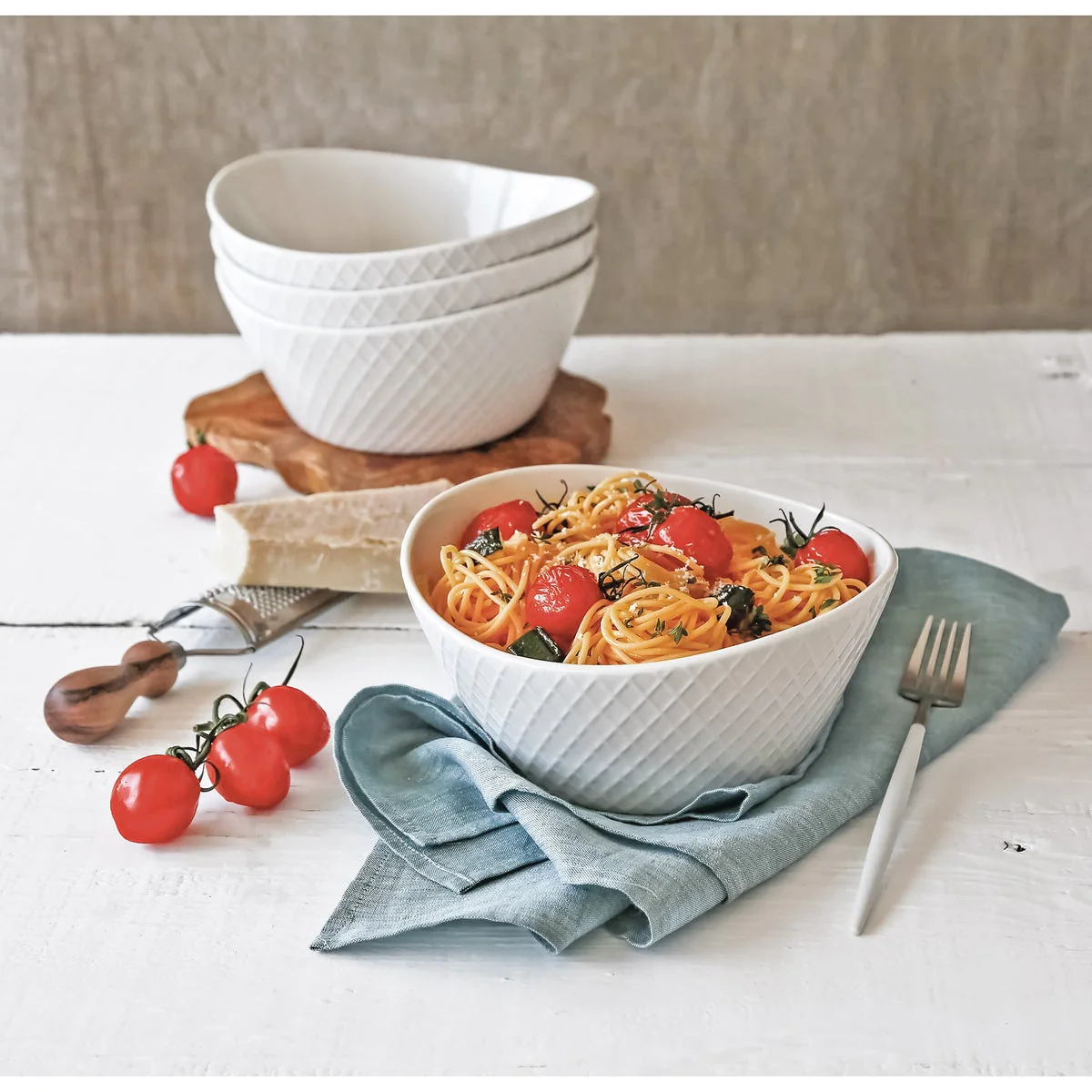 Over & Back 4-piece Porcelain Serving Bowl Set - Image 4