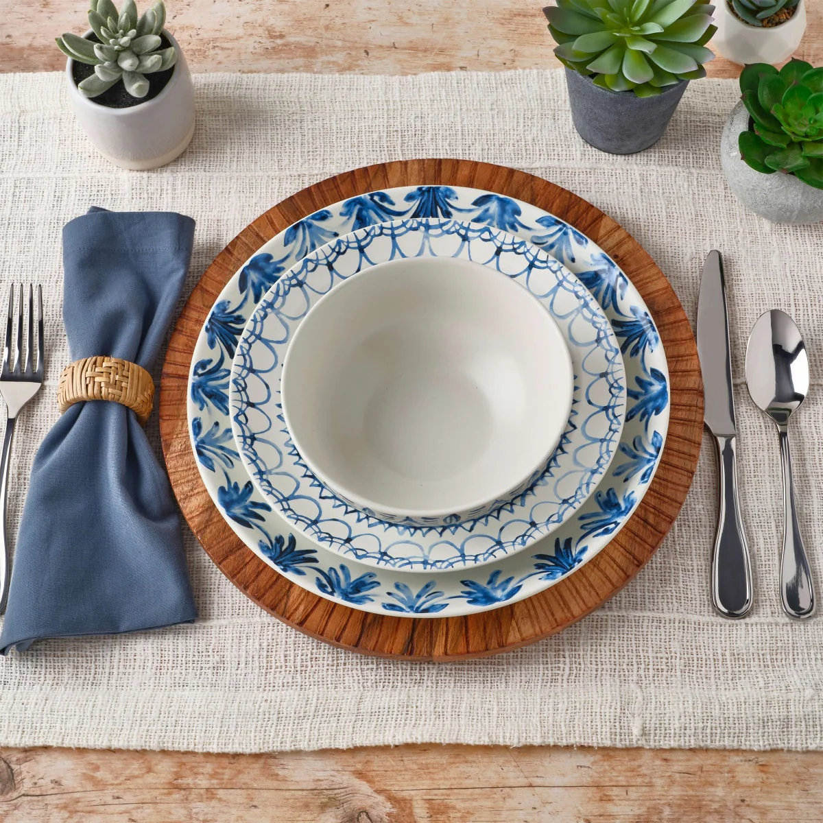 Fitz and Floyd Sicily Blue 12-piece Dinnerware Set - Image 5