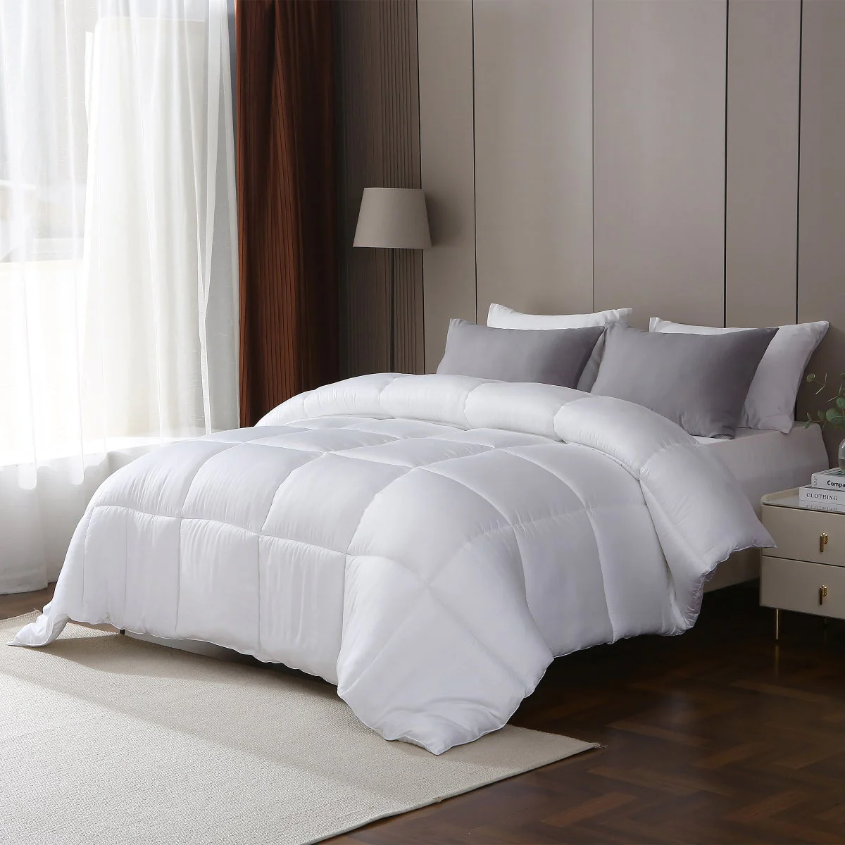 Hotel Grand All-Season Feather and Down Comforter - Image 3