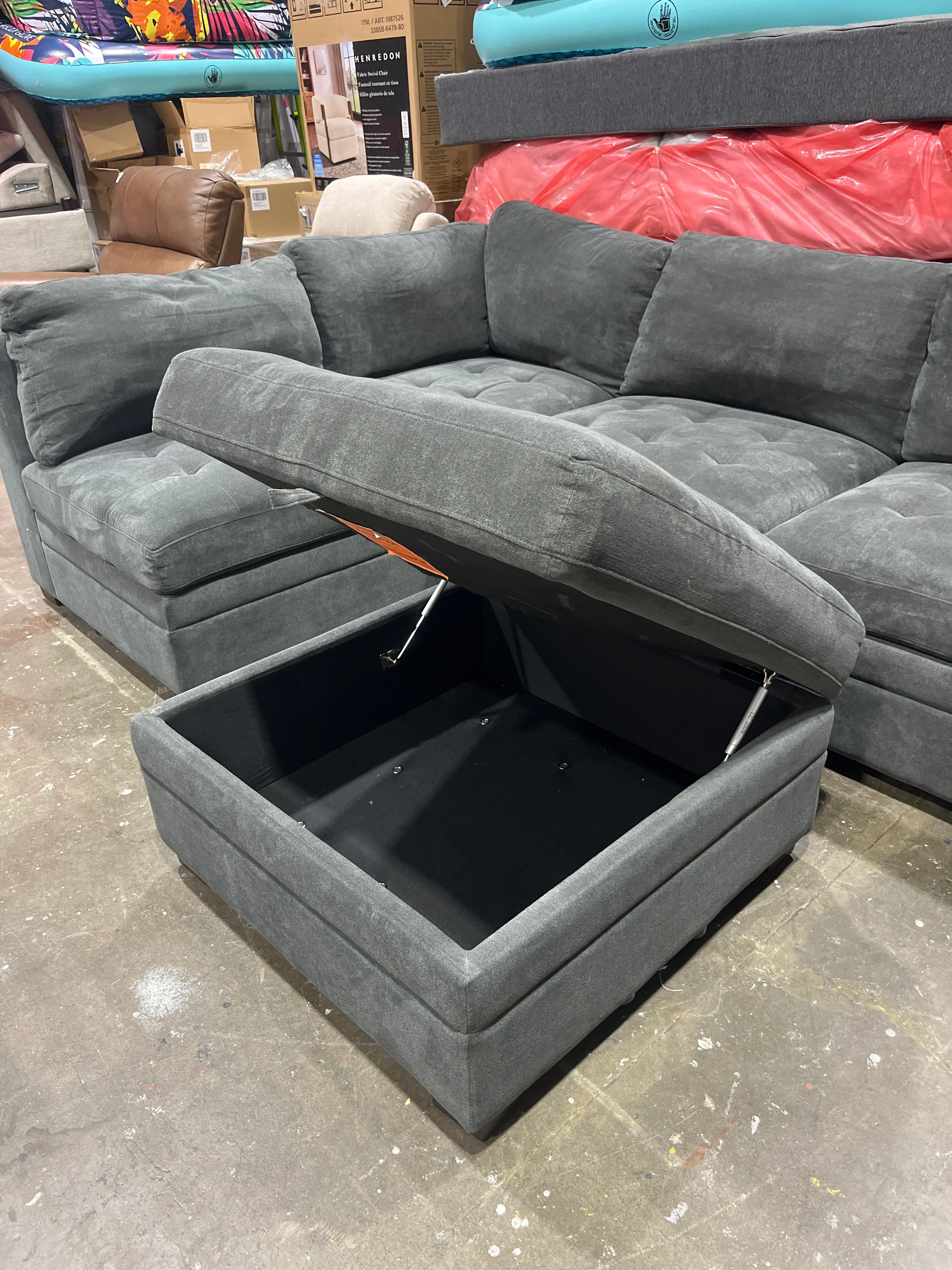 Thomasville Tisdale Fabric Sectional with Storage Ottoman - Image 4