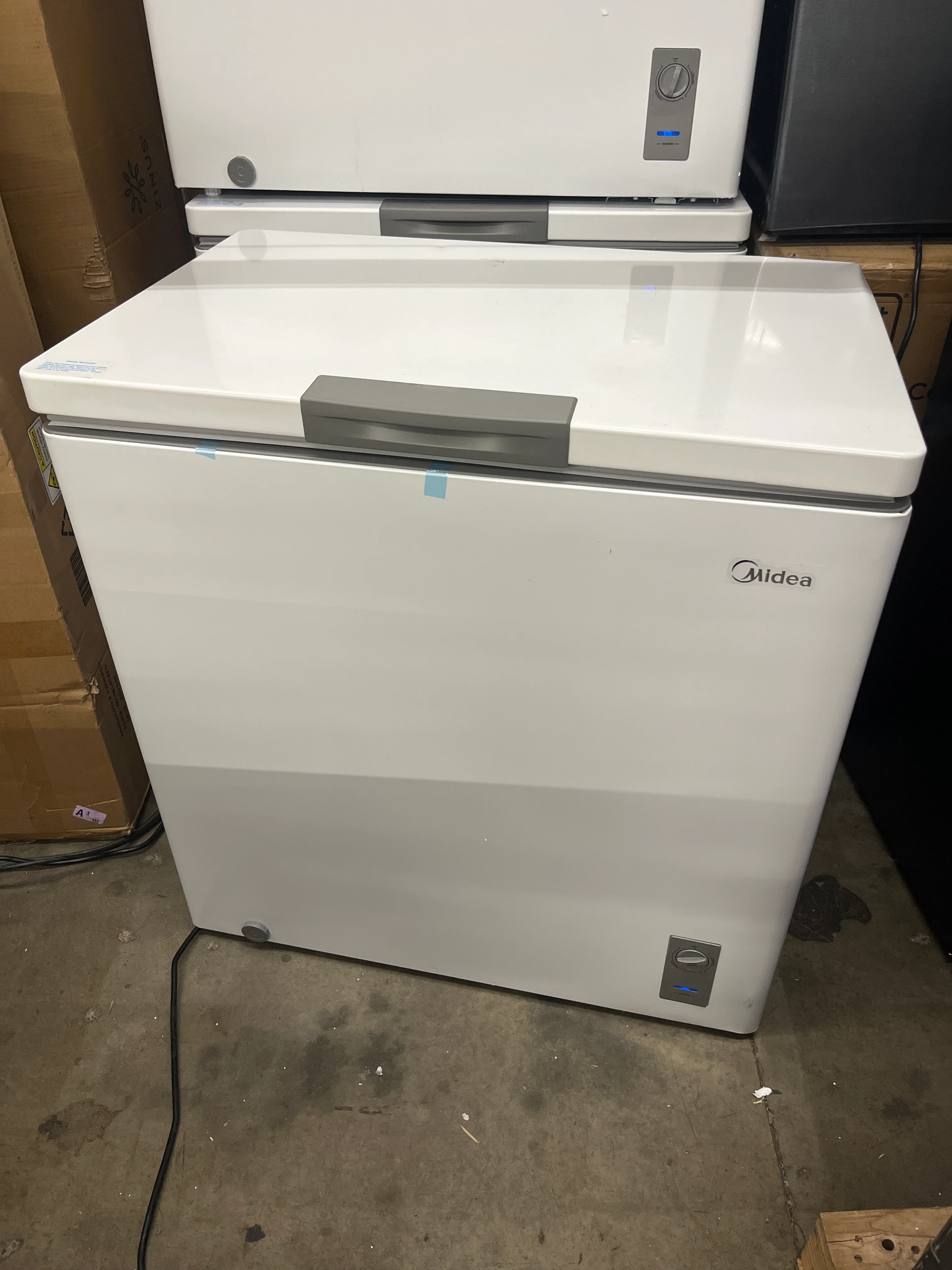 NEW w/ dmg - Midea Convertible Chest Freezer with Interior LED Light, 7.0 cu ft - Retail $269 - Image 2