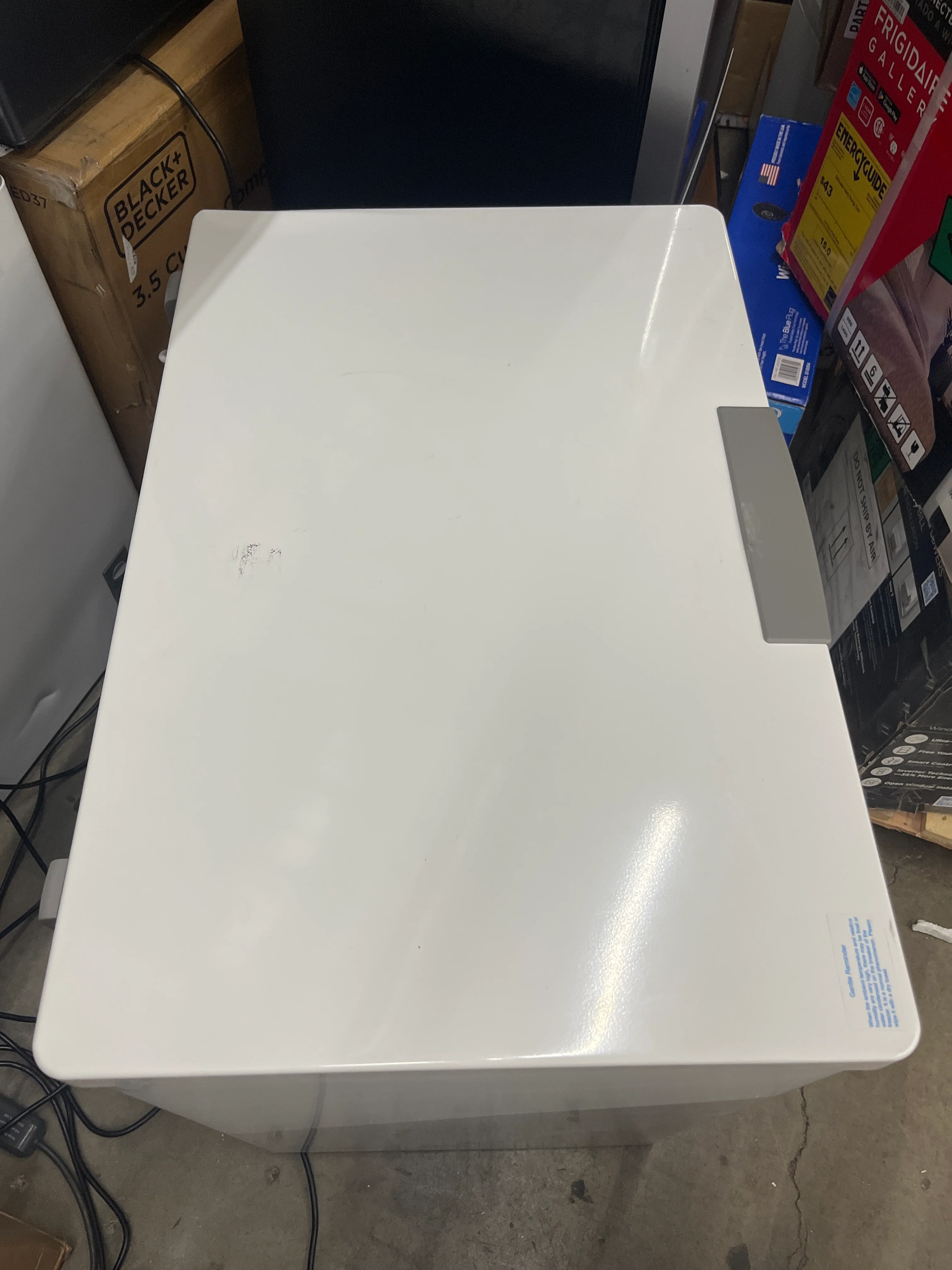 NEW w/ dmg - Midea Convertible Chest Freezer with Interior LED Light, 7.0 cu ft - Retail $269 - Image 4