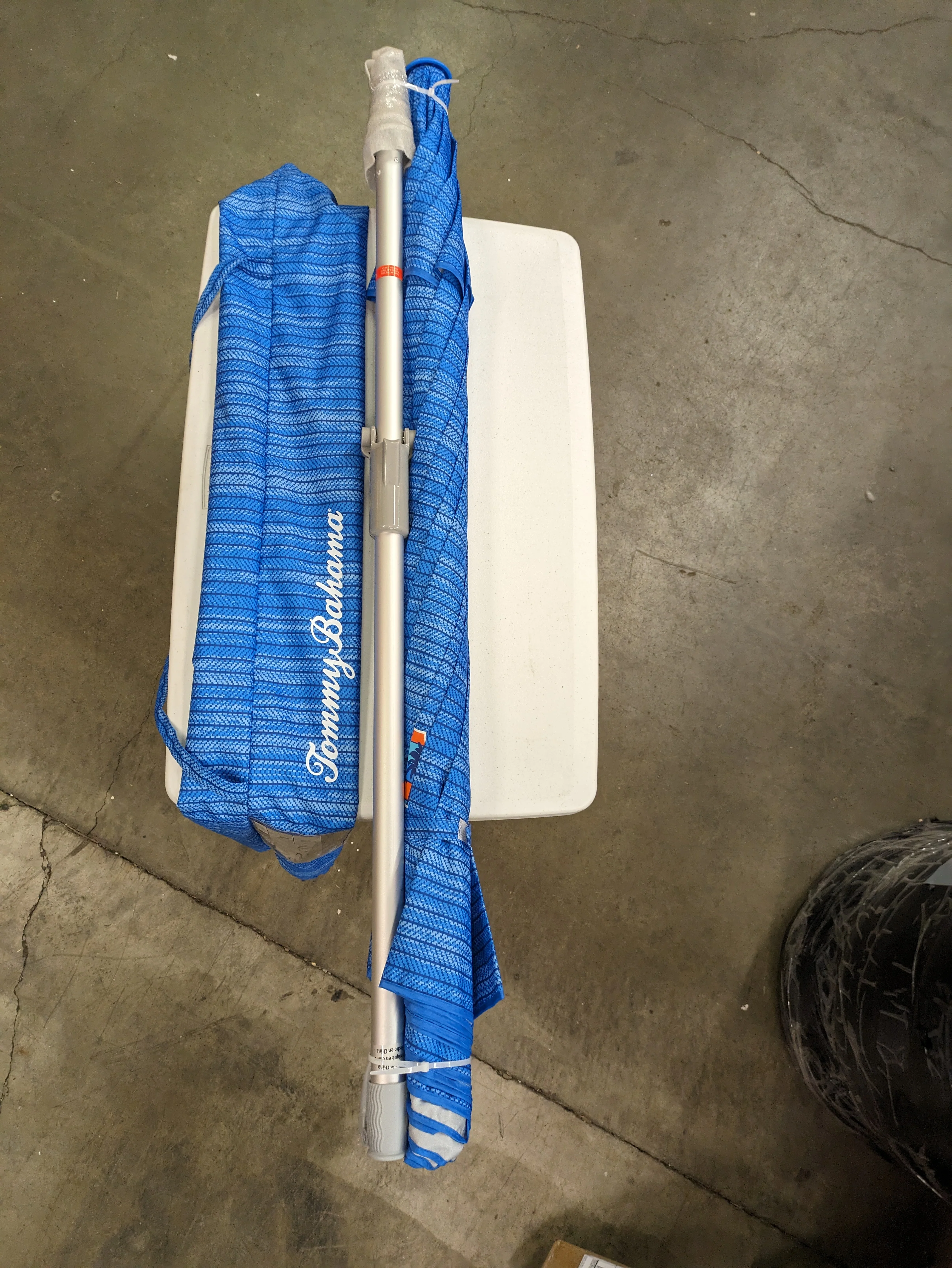Like NEW - Tommy Bahama 8 ft Beach Umbrella - Retail $49 - Image 3